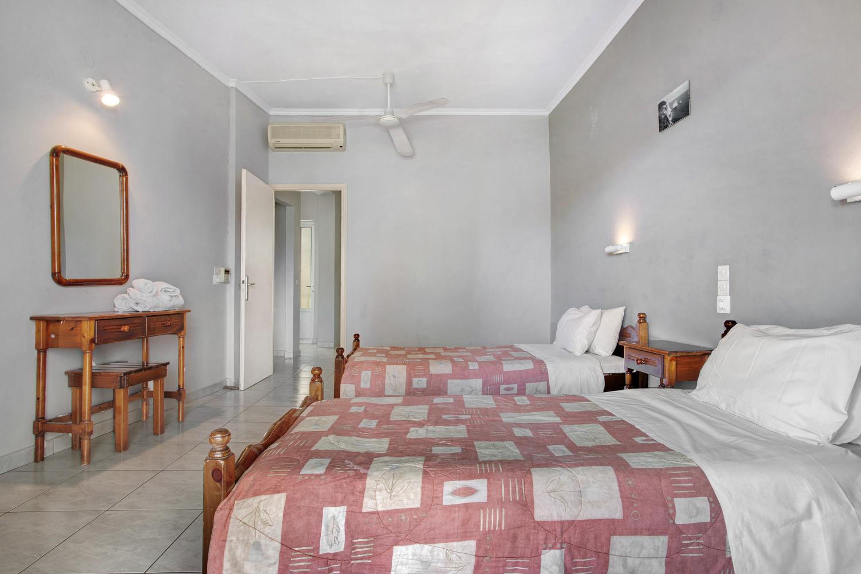 Two-Bedroom Deluxe Apartment with Garden View photo 3