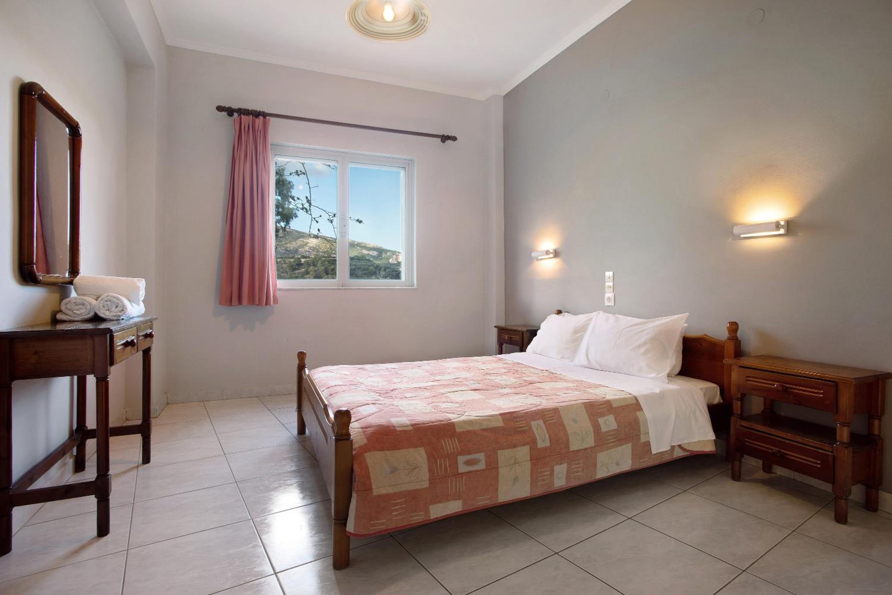 Two-Bedroom Deluxe Apartment with Garden View photo 2