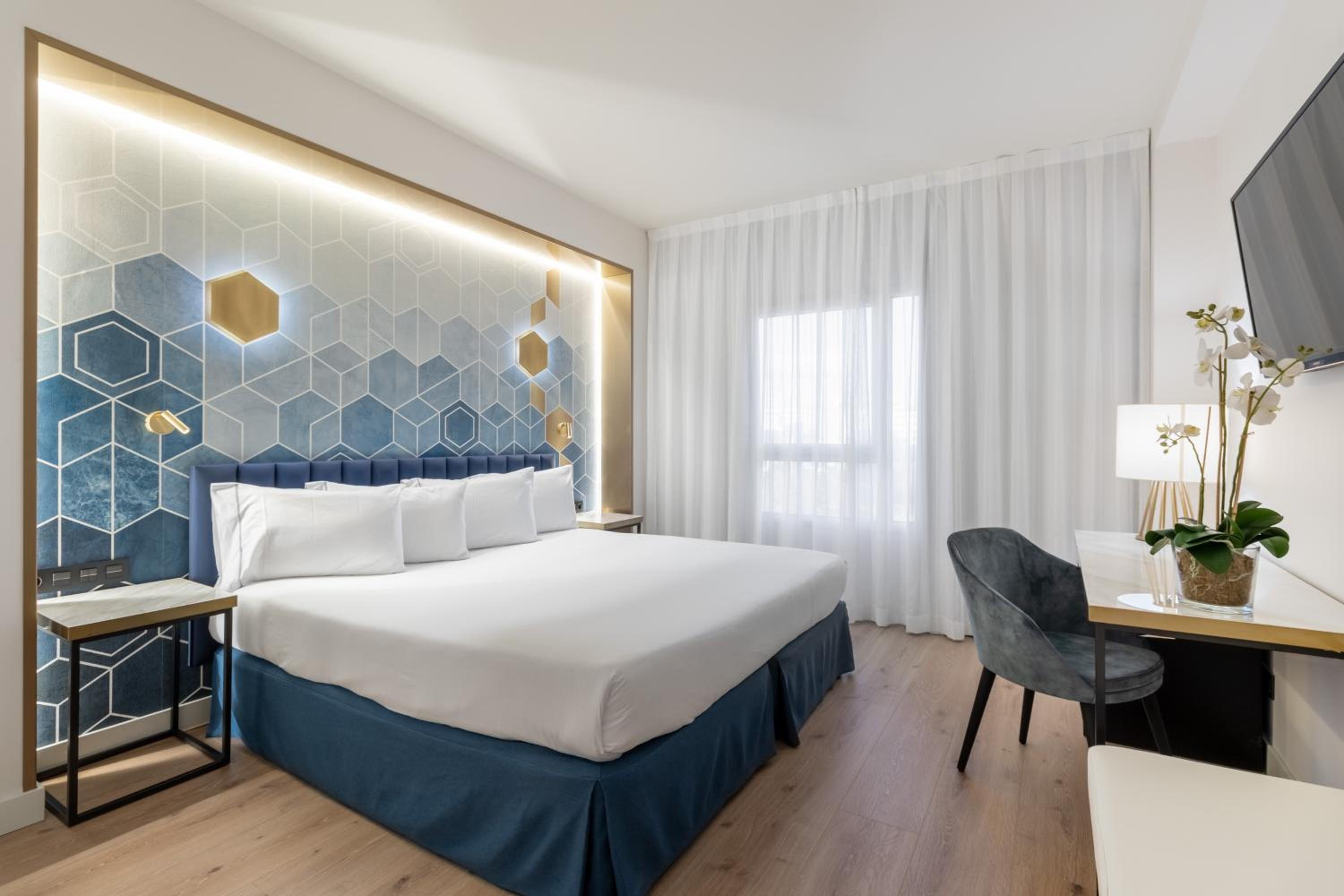 Double Room with Extra Bed - Photo 1