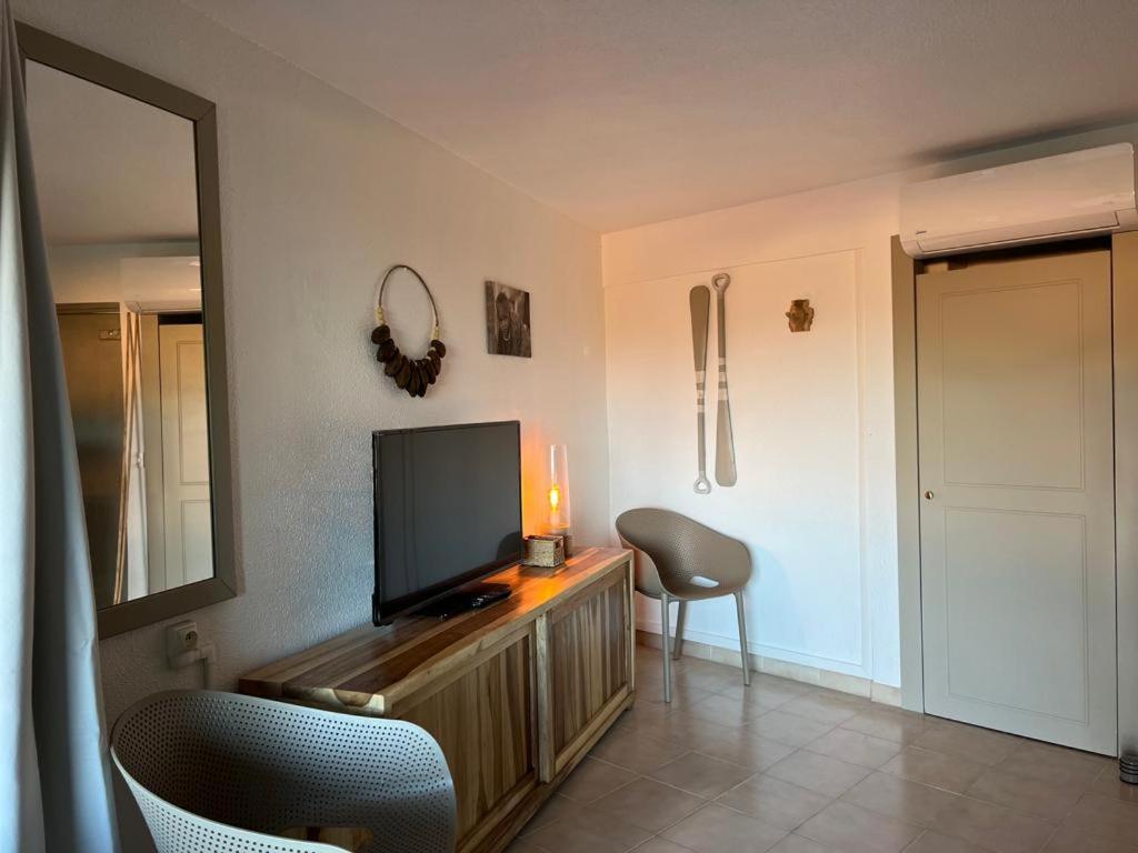 Apartment with Terrace photo 2