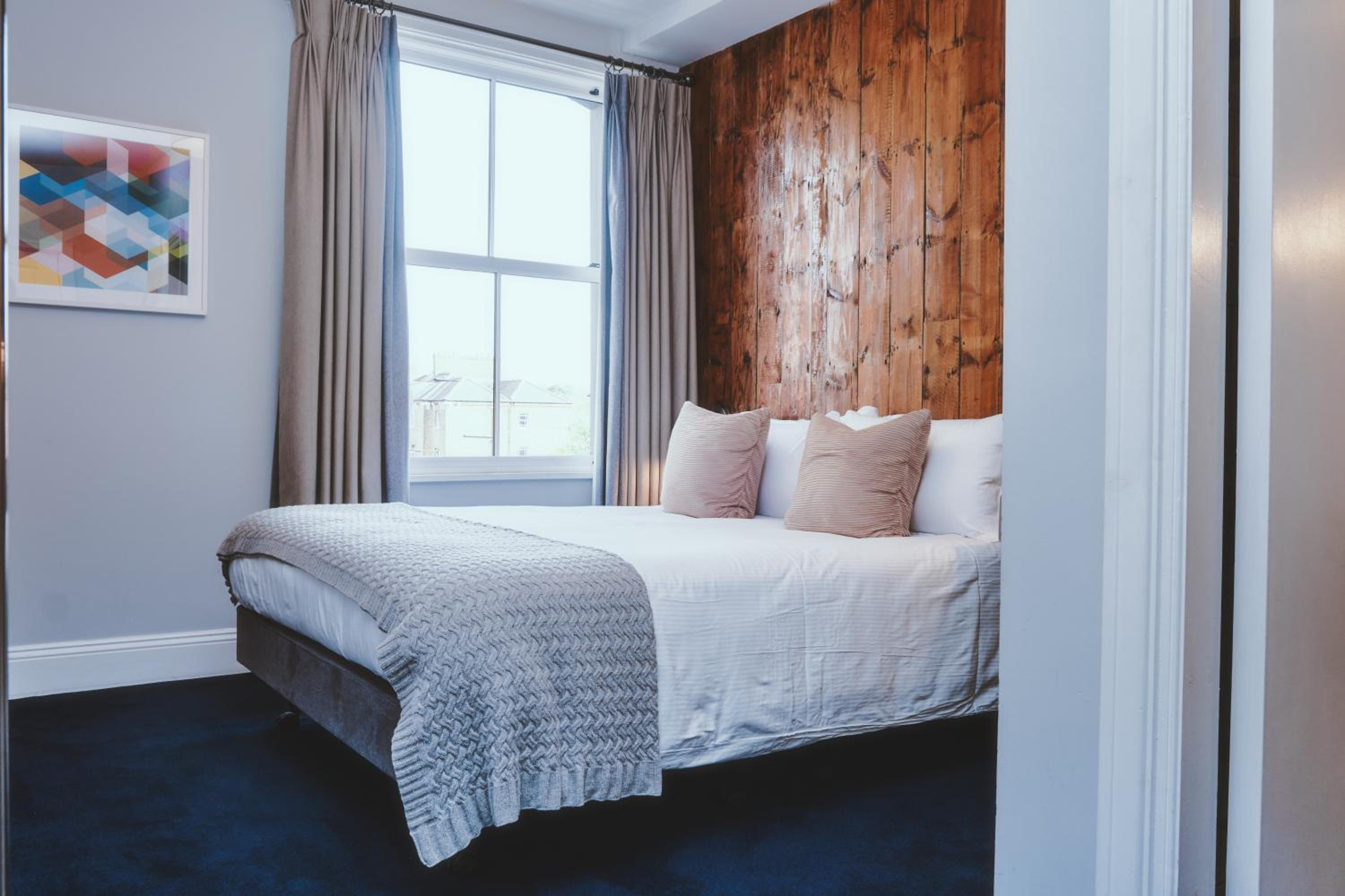 Petite Double Room photo 3