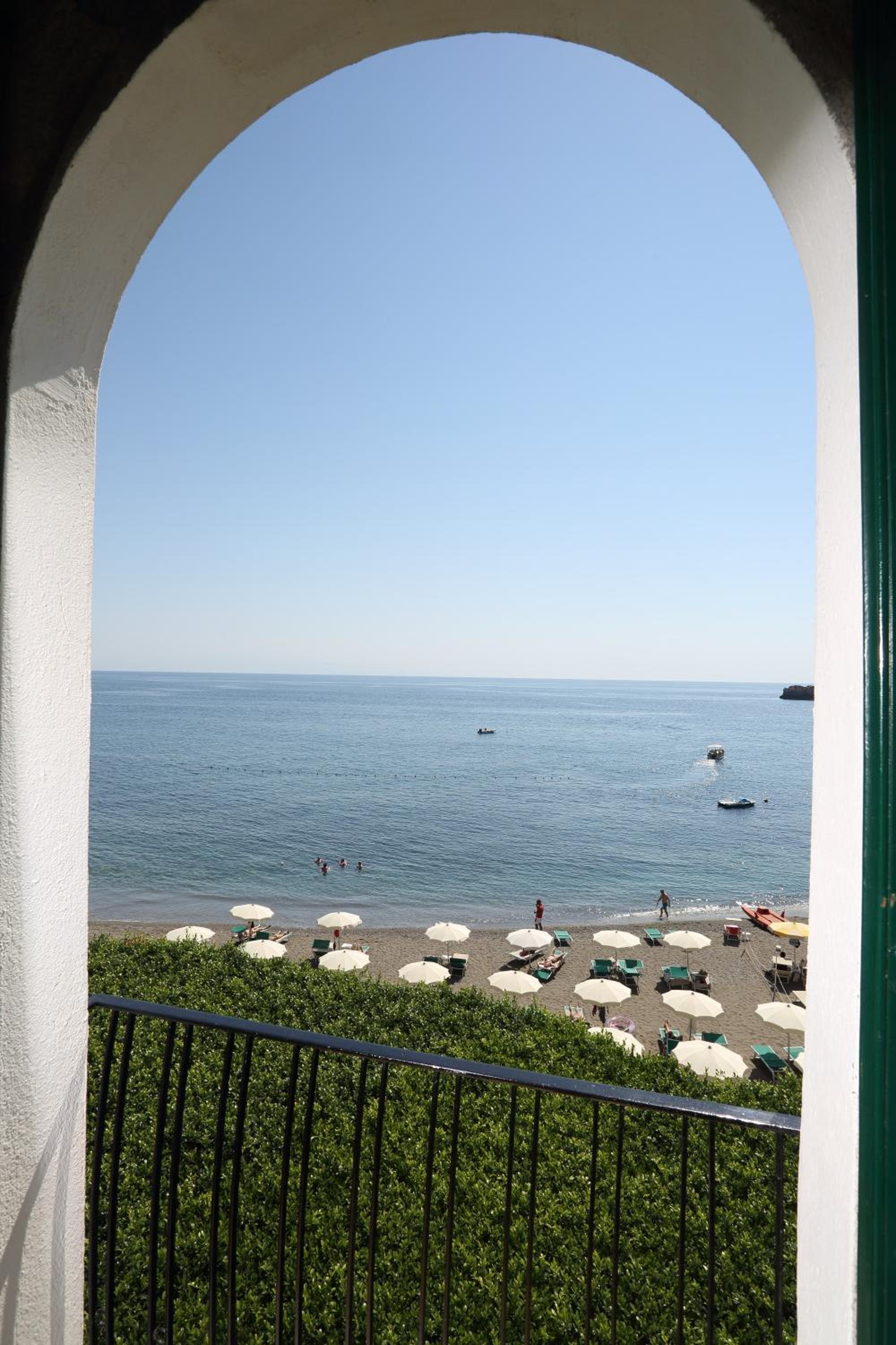 Triple Room with Sea View - Photo 10
