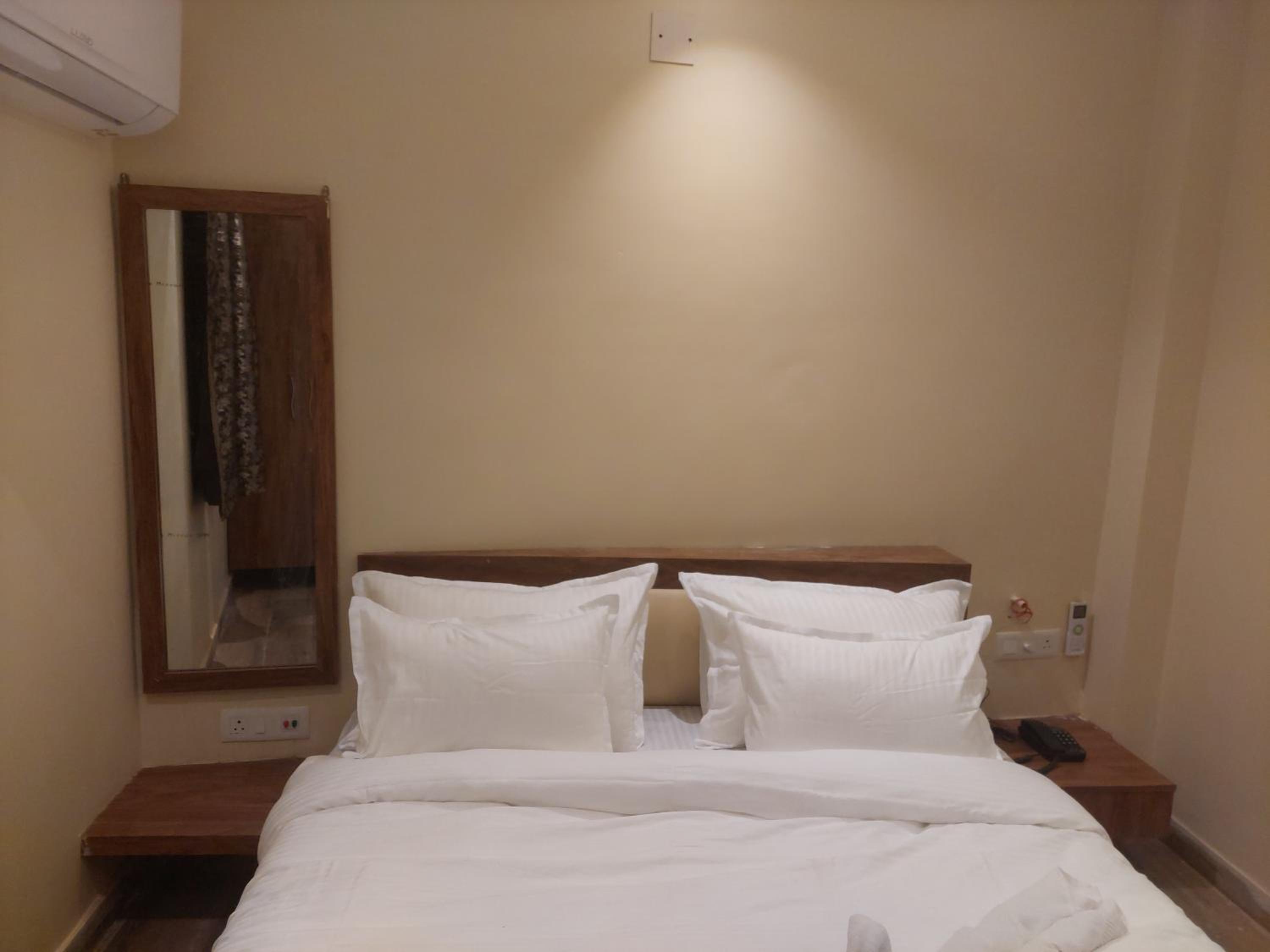 Double Room with Shared Bathroom photo 1