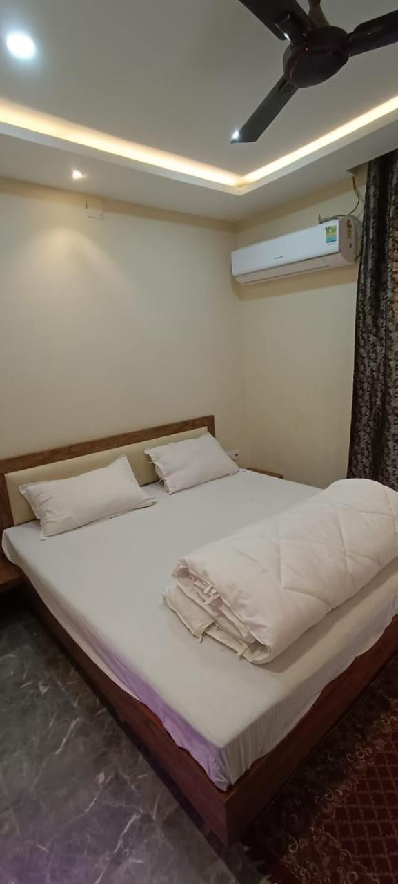 Double Room with Shared Bathroom photo 3