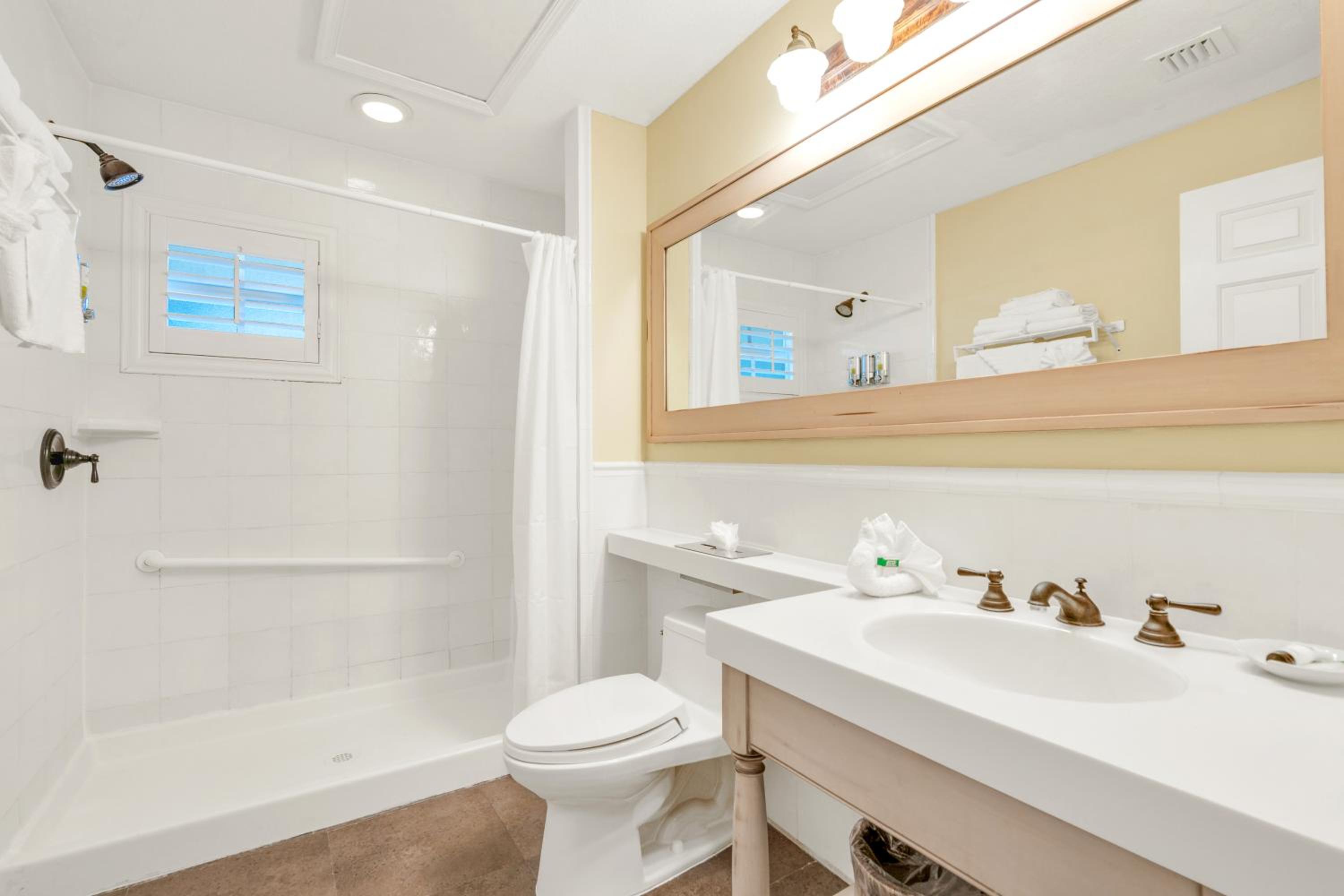 King Studio Suite with Balcony and Ocean View, Non-Smoking - Photo 2