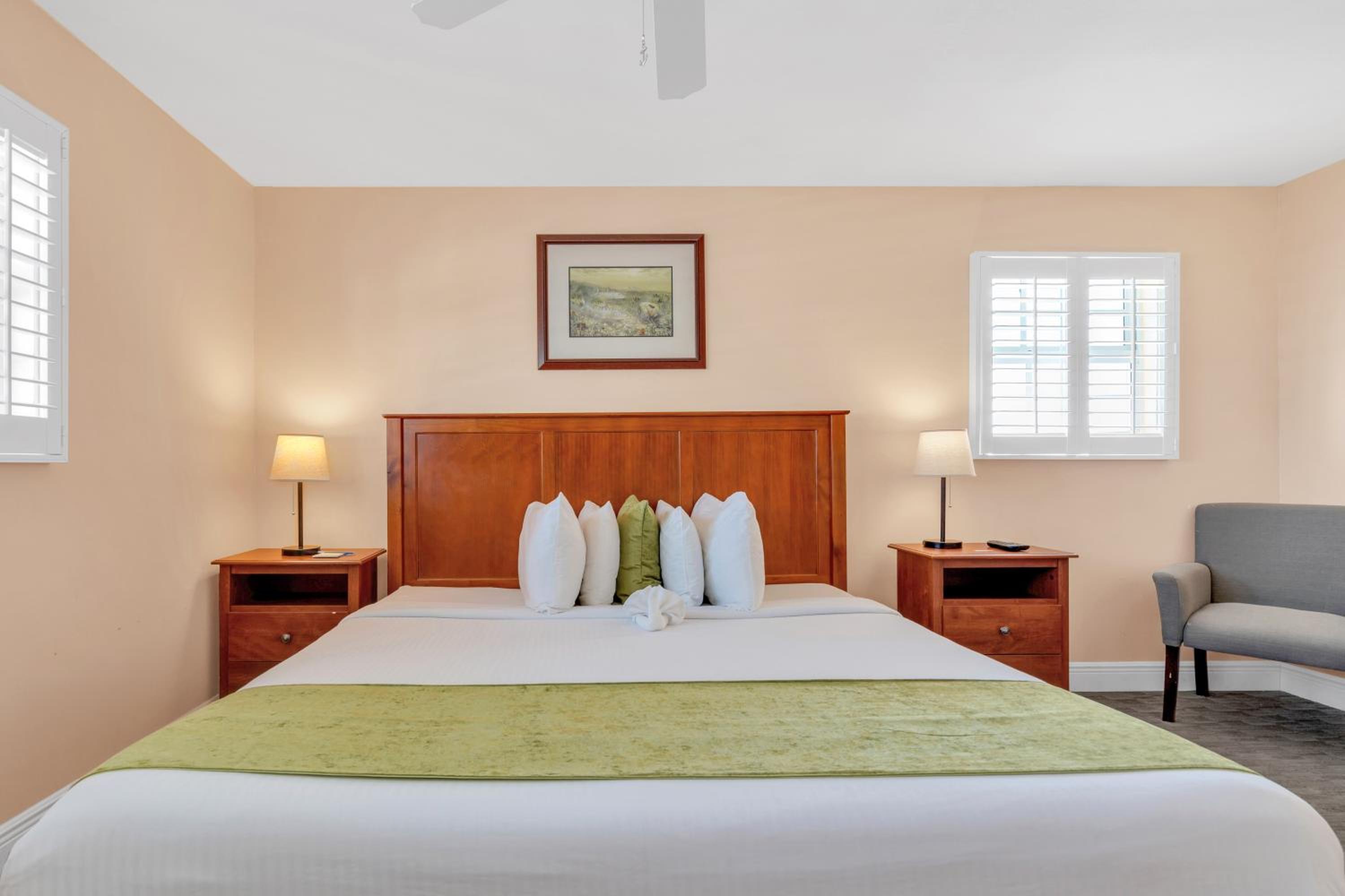 King Room with Ocean View - Non-Smoking - Photo 2