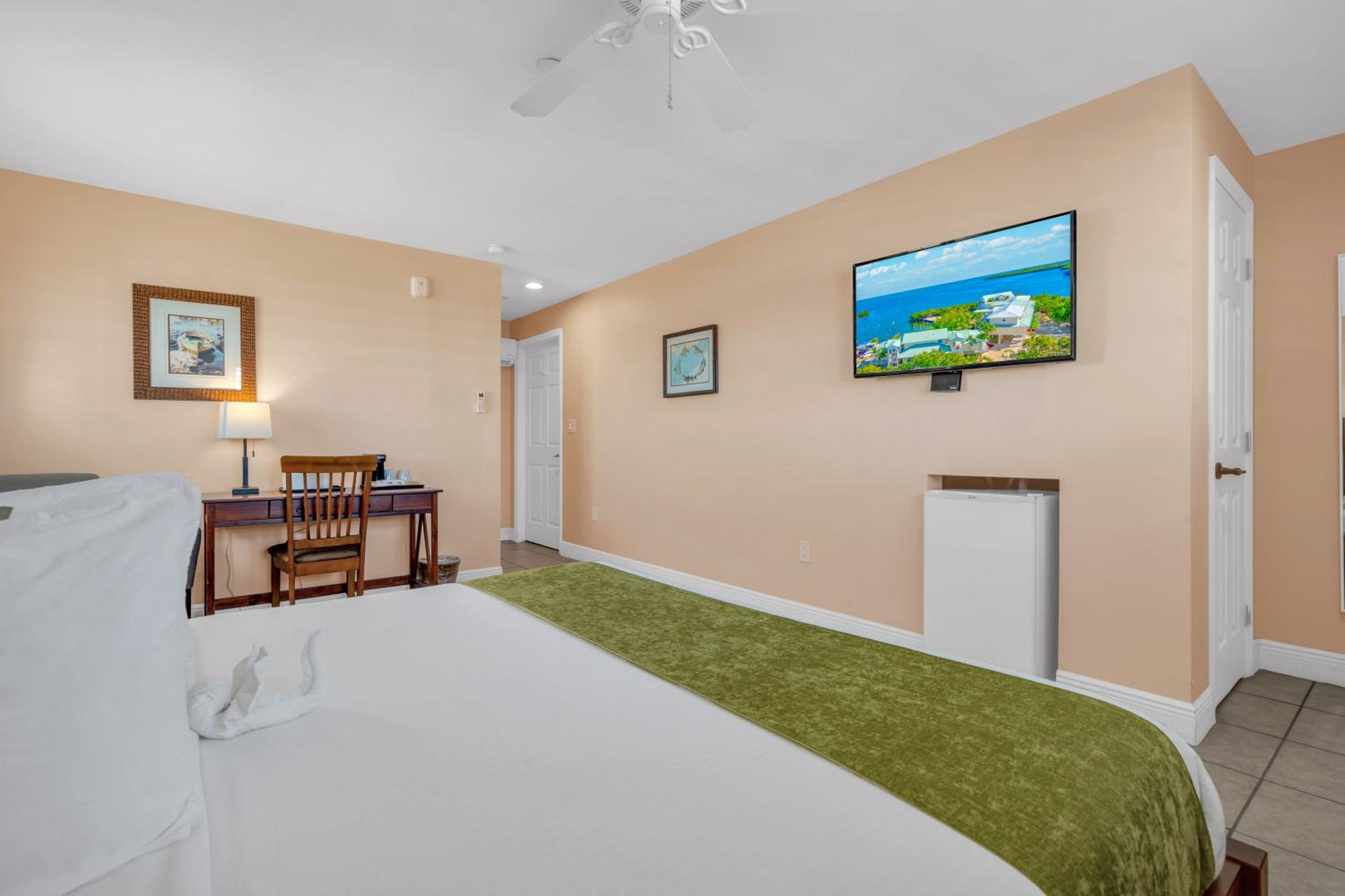 King Room with Ocean View - Non-Smoking - Photo 3