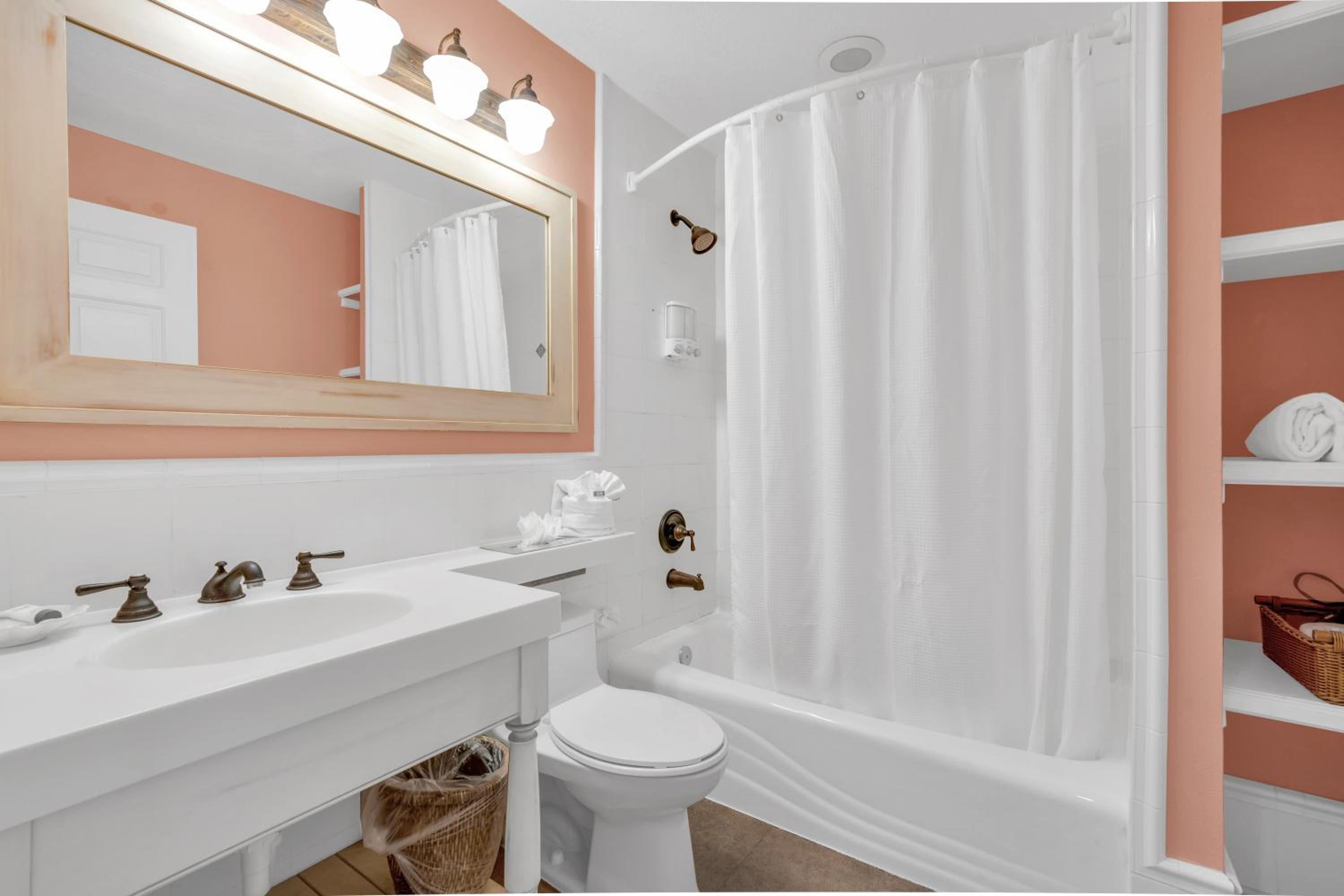 One-Bedroom King Suite with Ocean View - Non-Smoking - Photo 2