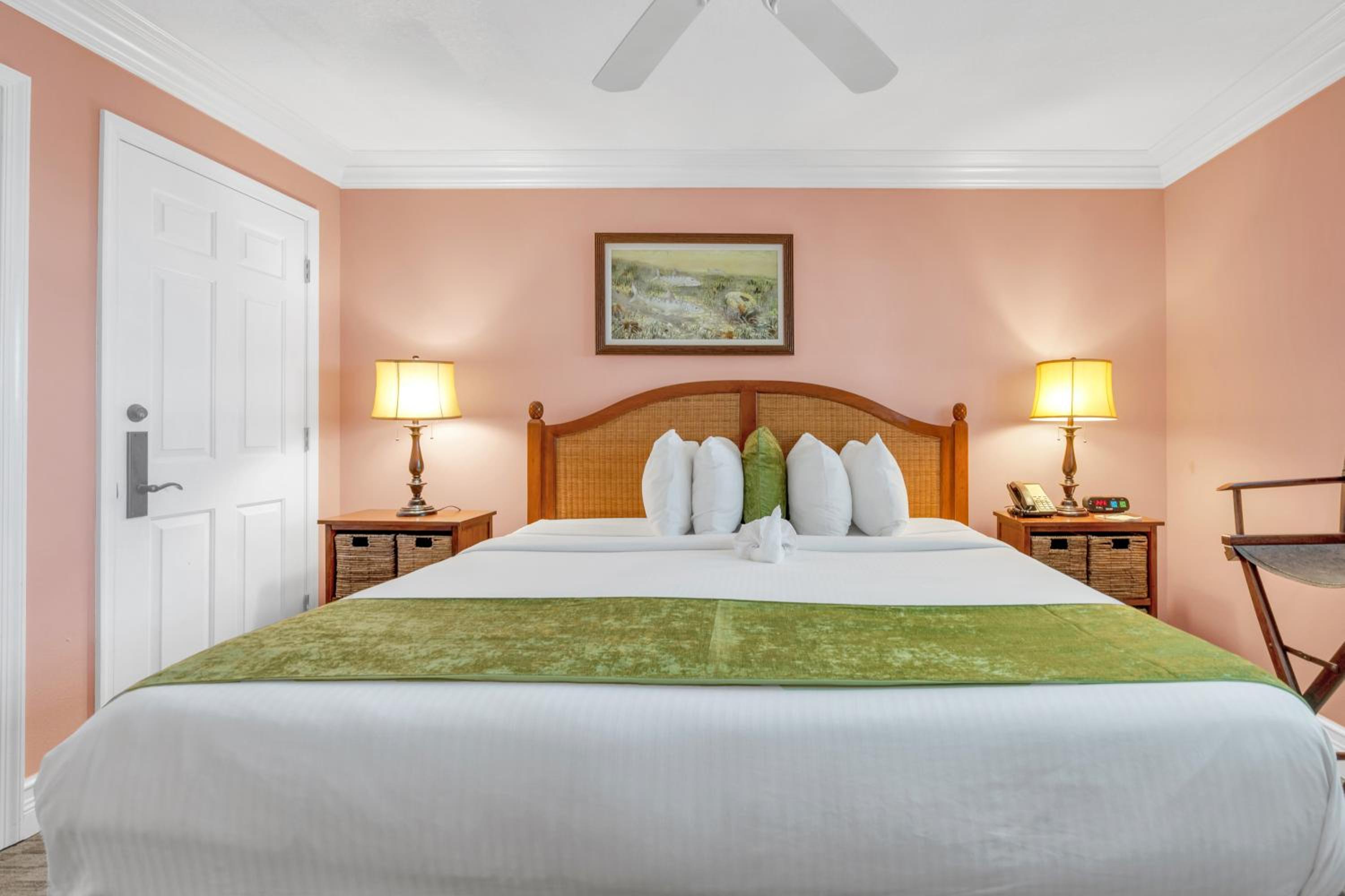 King Room with Ocean View - Non-Smoking - Photo 4