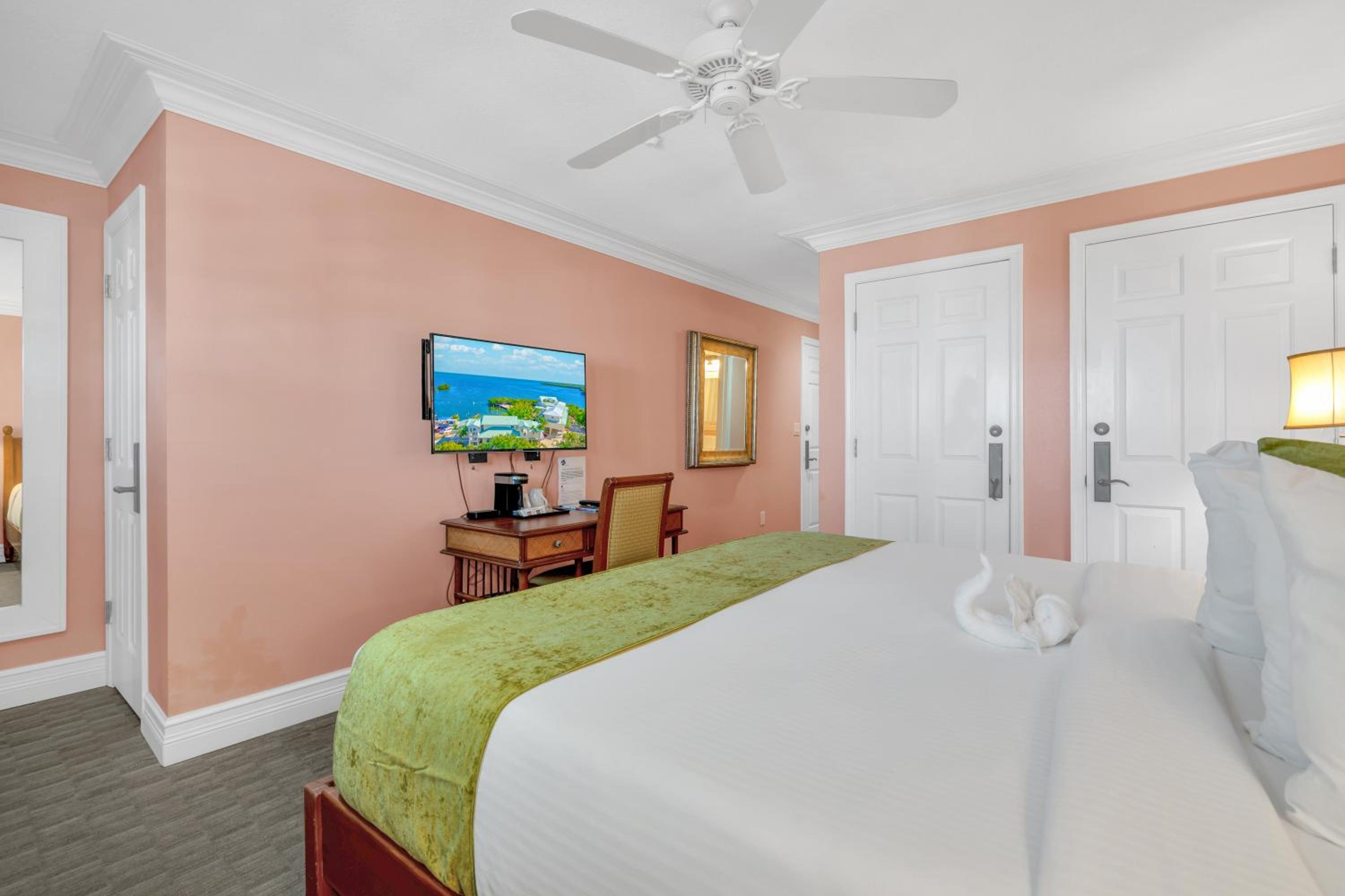 King Room with Ocean View - Non-Smoking - Photo 5