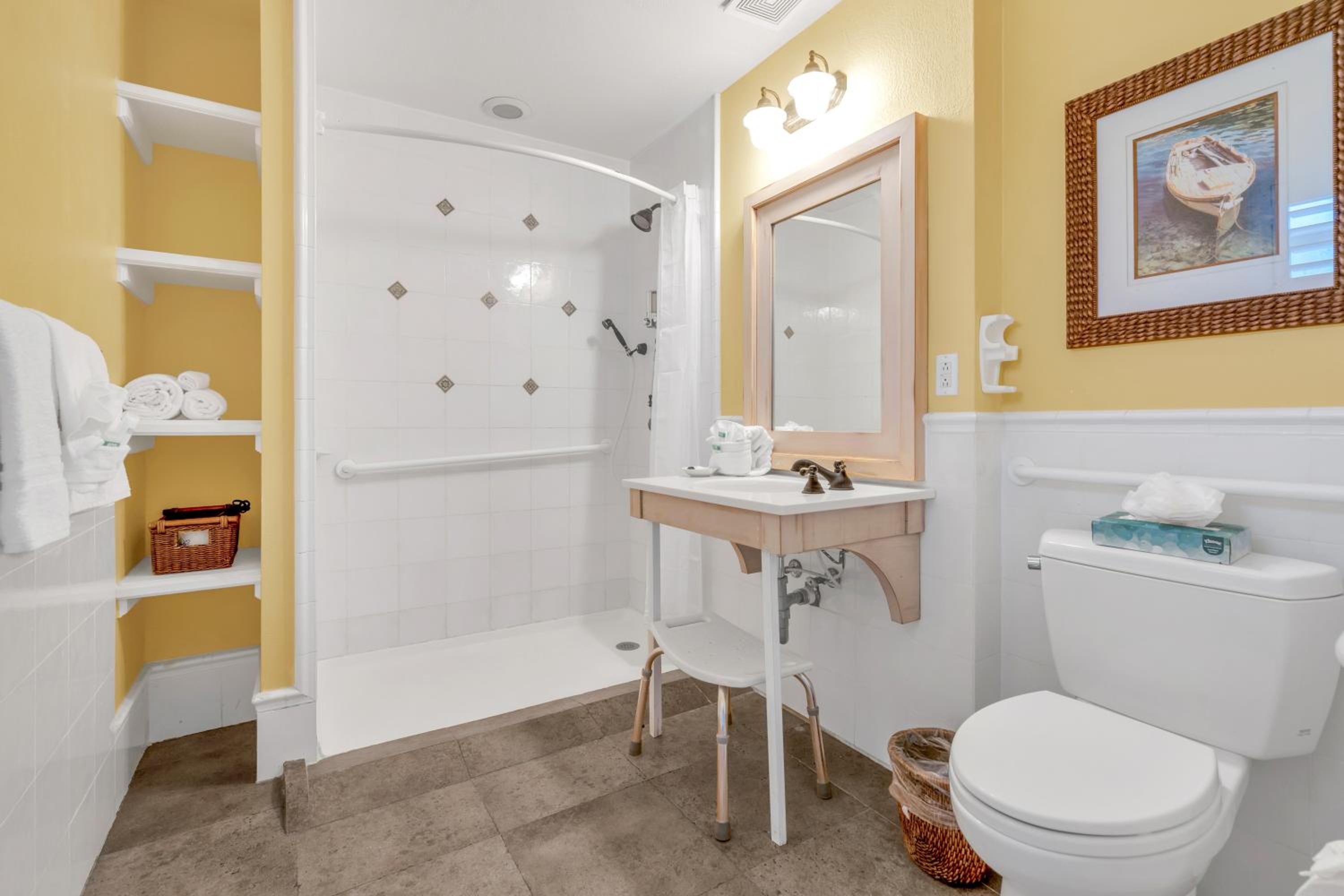 Queen Room With Mobility Access, Ocean View And Roll-In Shower, Non-Smoking