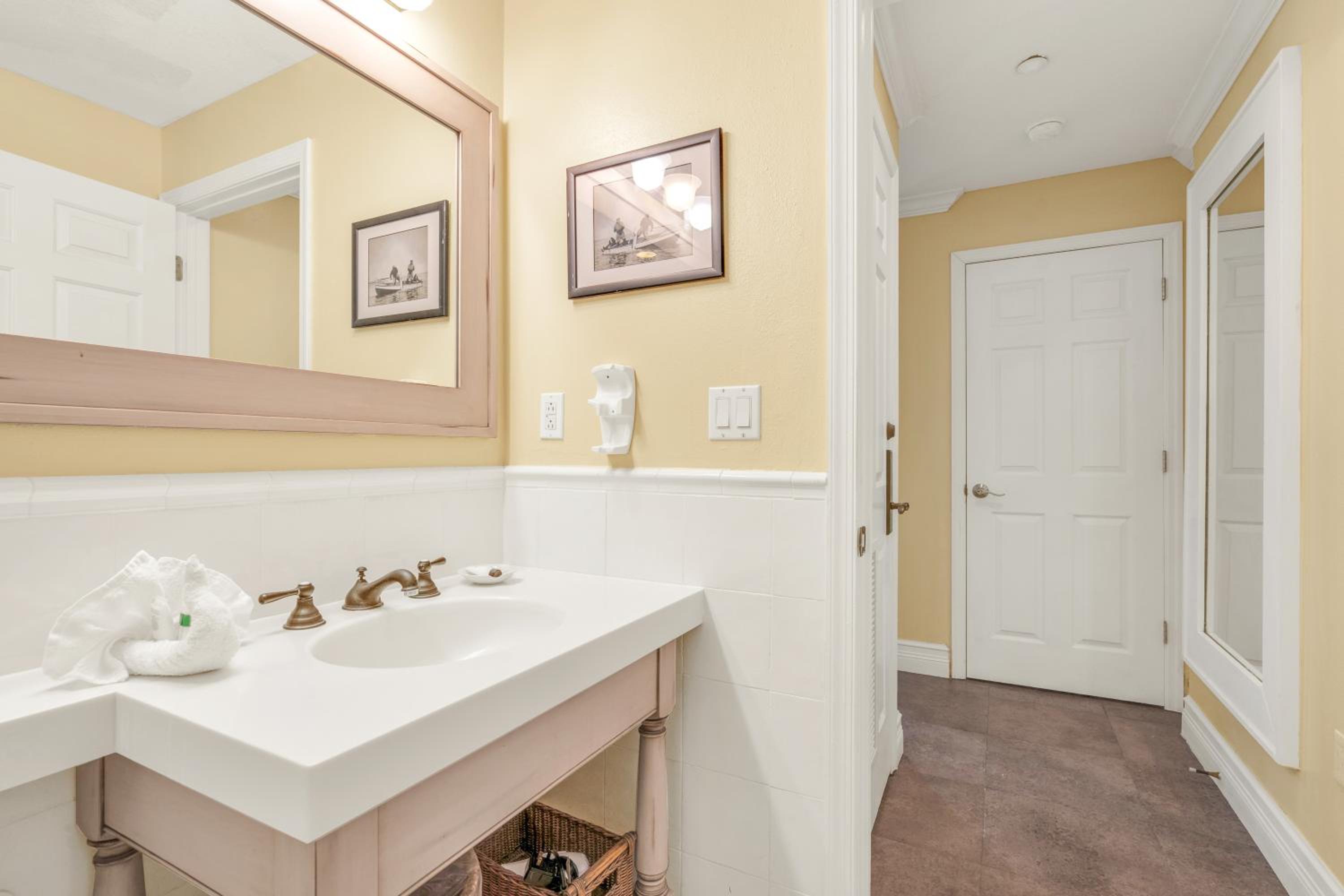 One-Bedroom King Suite with Ocean View - Non-Smoking - Photo 3