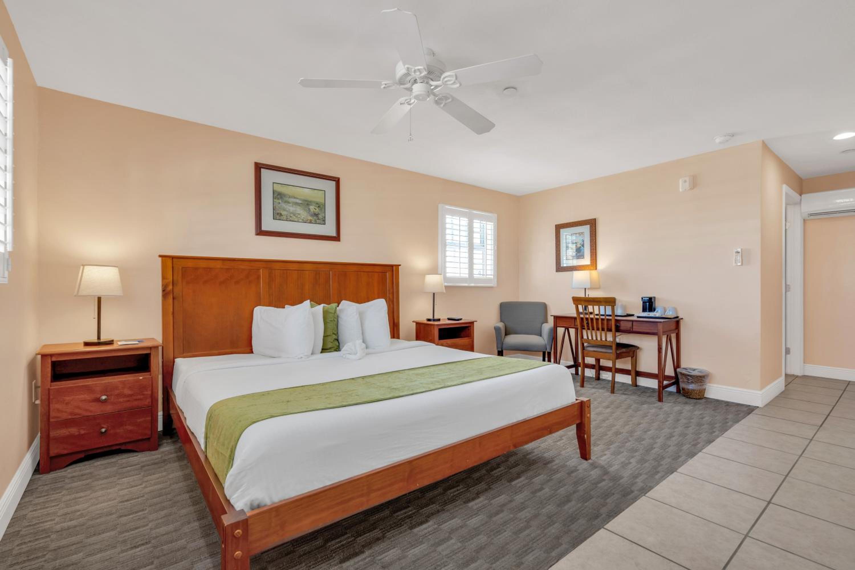King Room with Ocean View - Non-Smoking - Photo 7