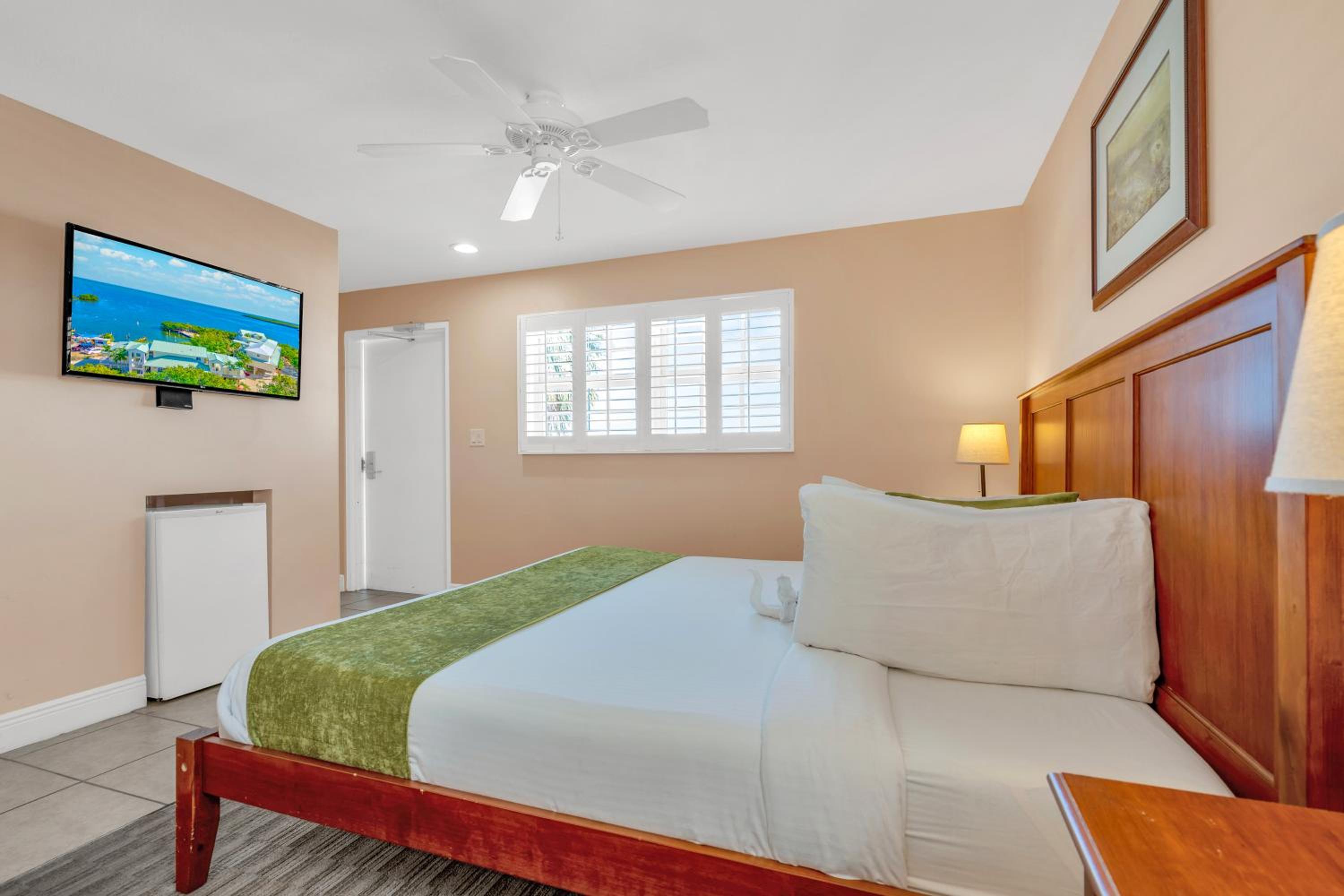King Room with Ocean View - Non-Smoking - Photo 8