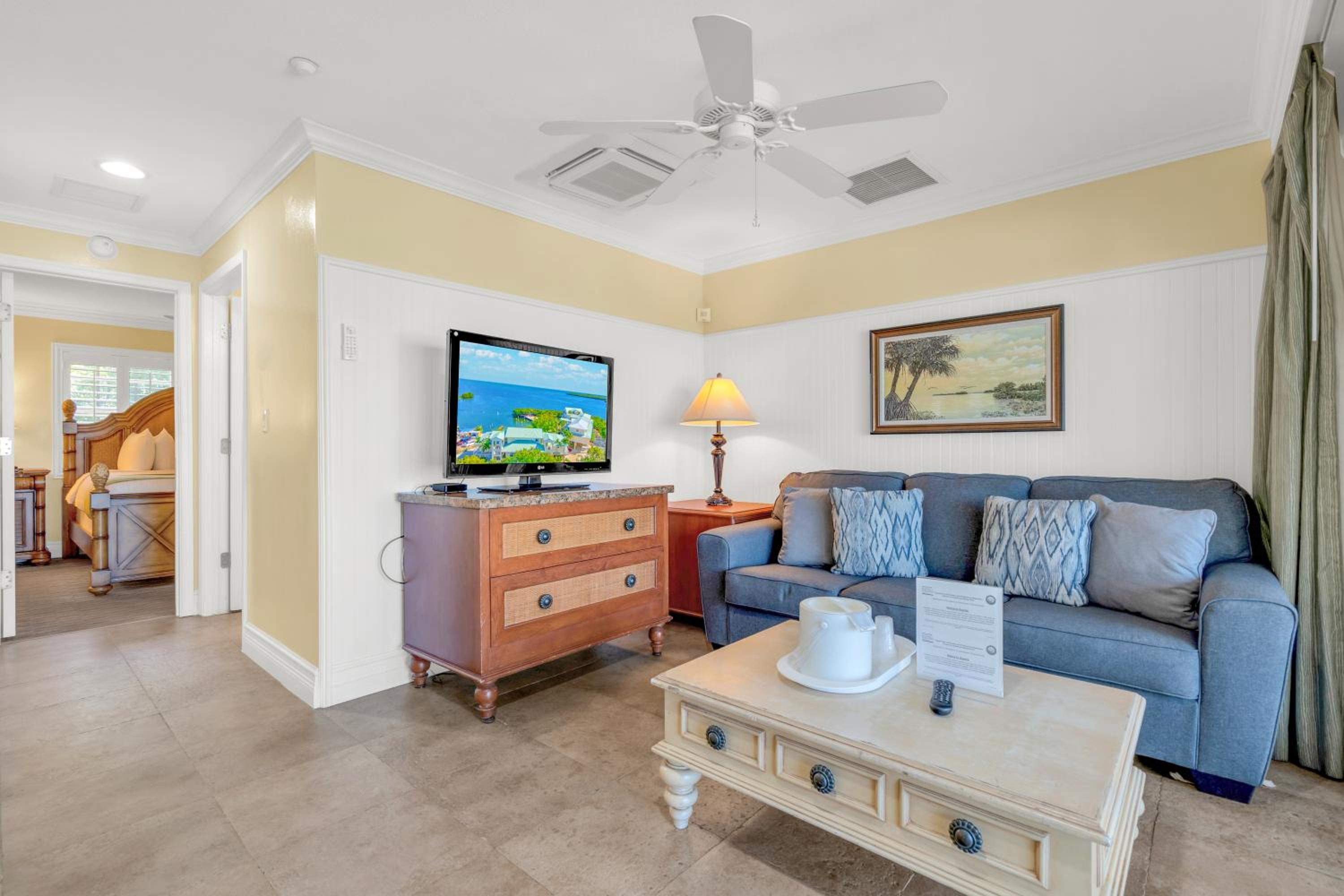 One-Bedroom King Suite with Ocean View - Non-Smoking - Photo 12