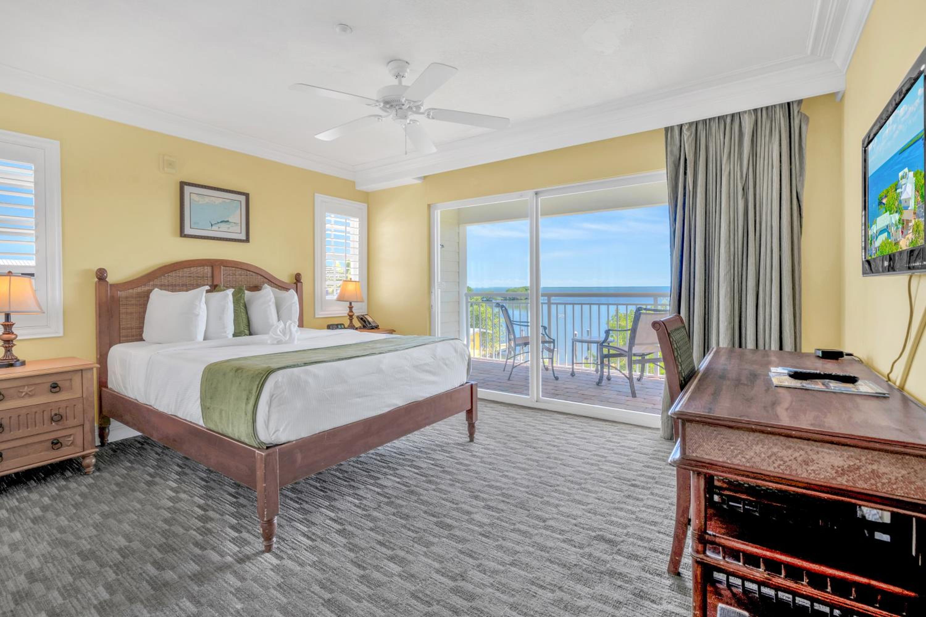 Queen Room With Ocean View And Balcony, Non-Smoking photo 1