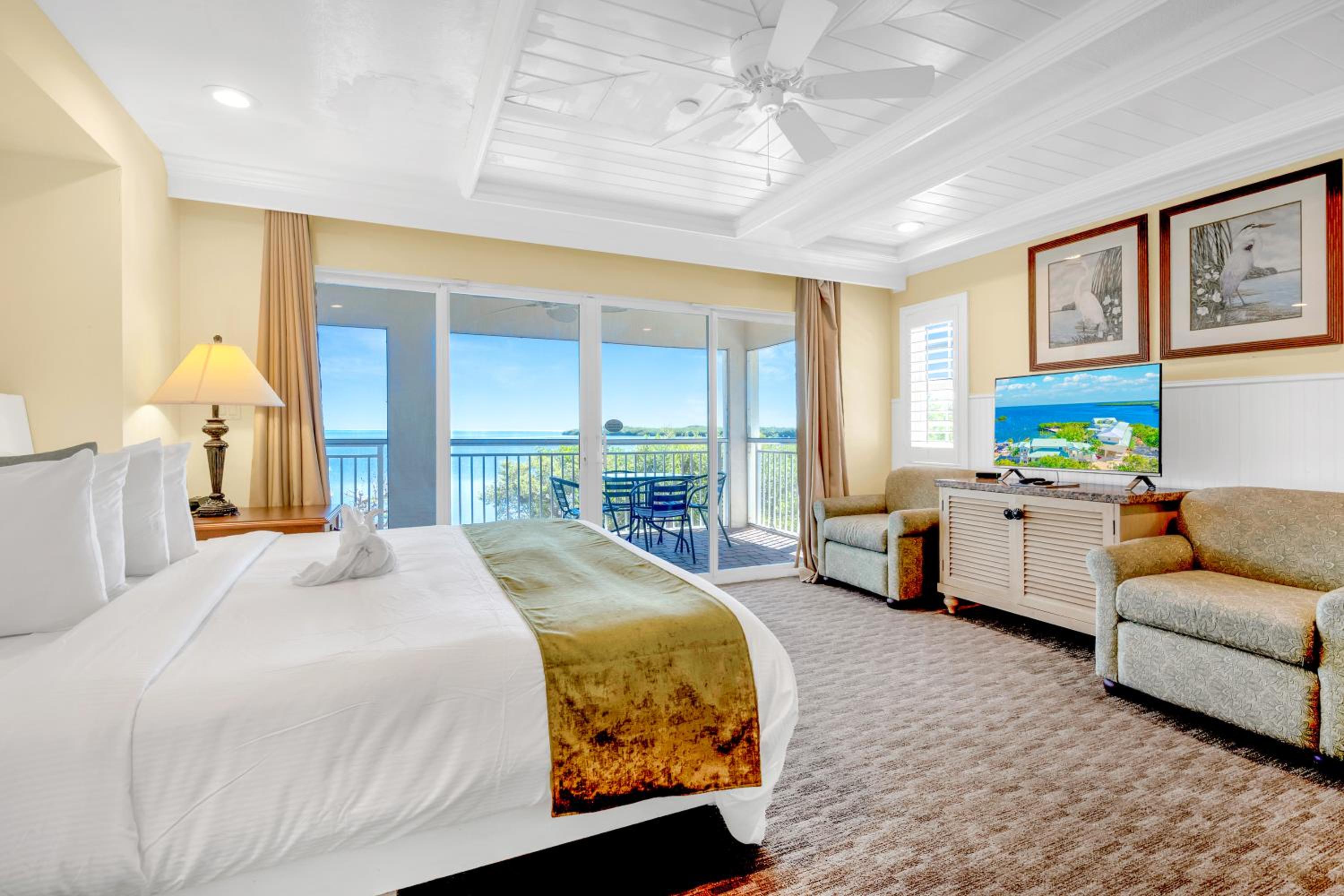 King Studio Suite with Balcony and Ocean View, Non-Smoking - Photo 1