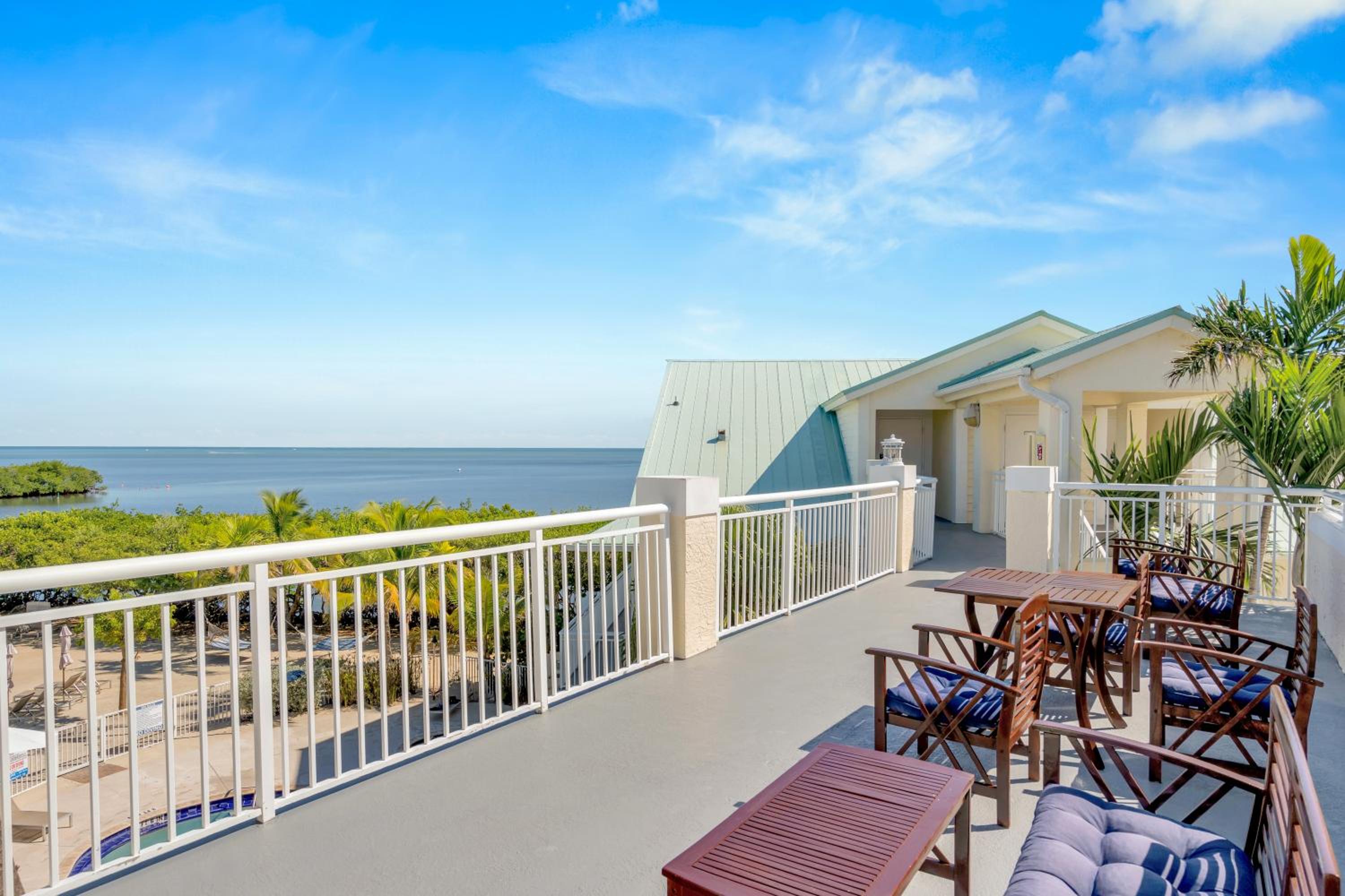 King Room with Ocean View - Non-Smoking - Photo 9