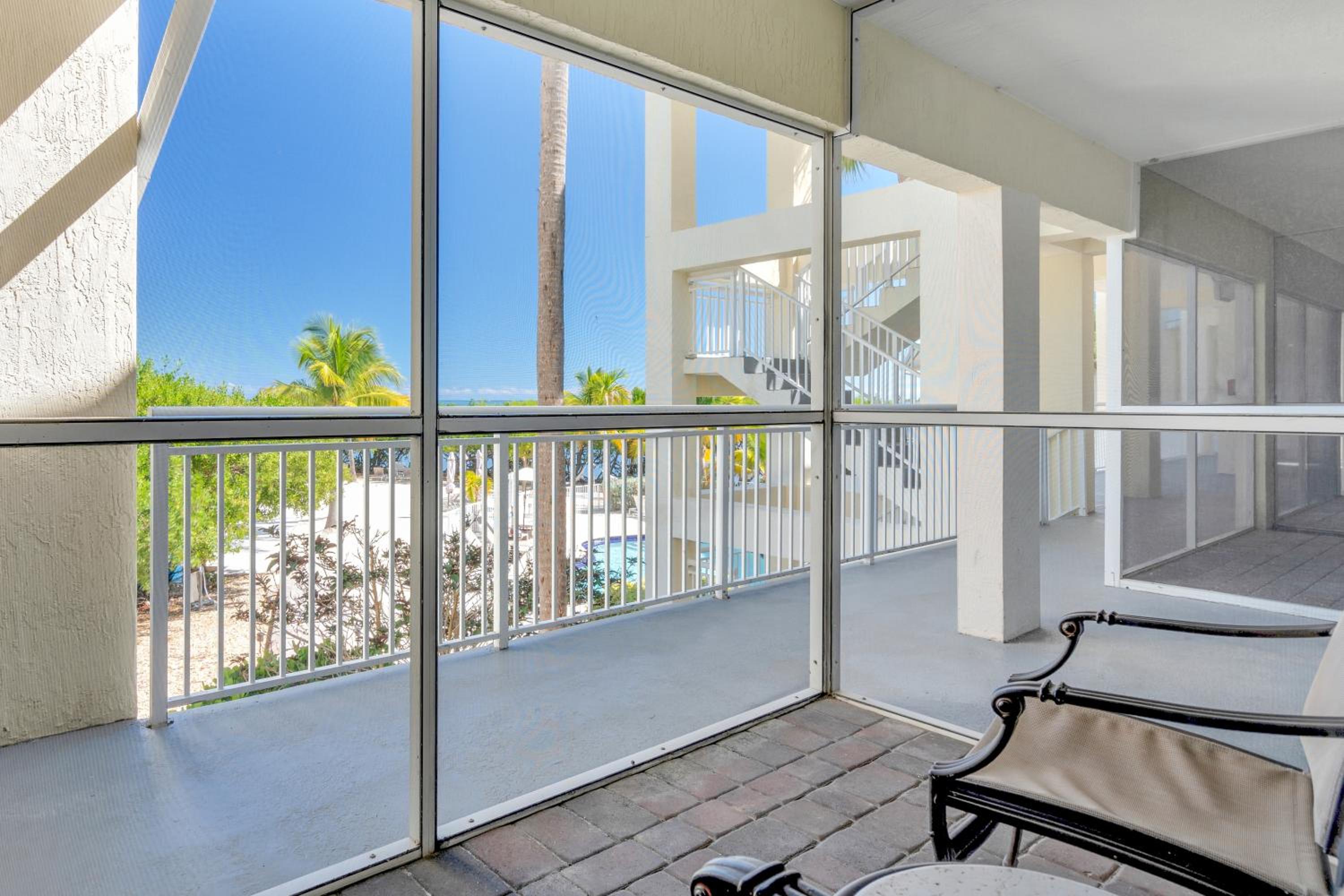 One-Bedroom King Suite with Ocean View - Non-Smoking - Photo 5