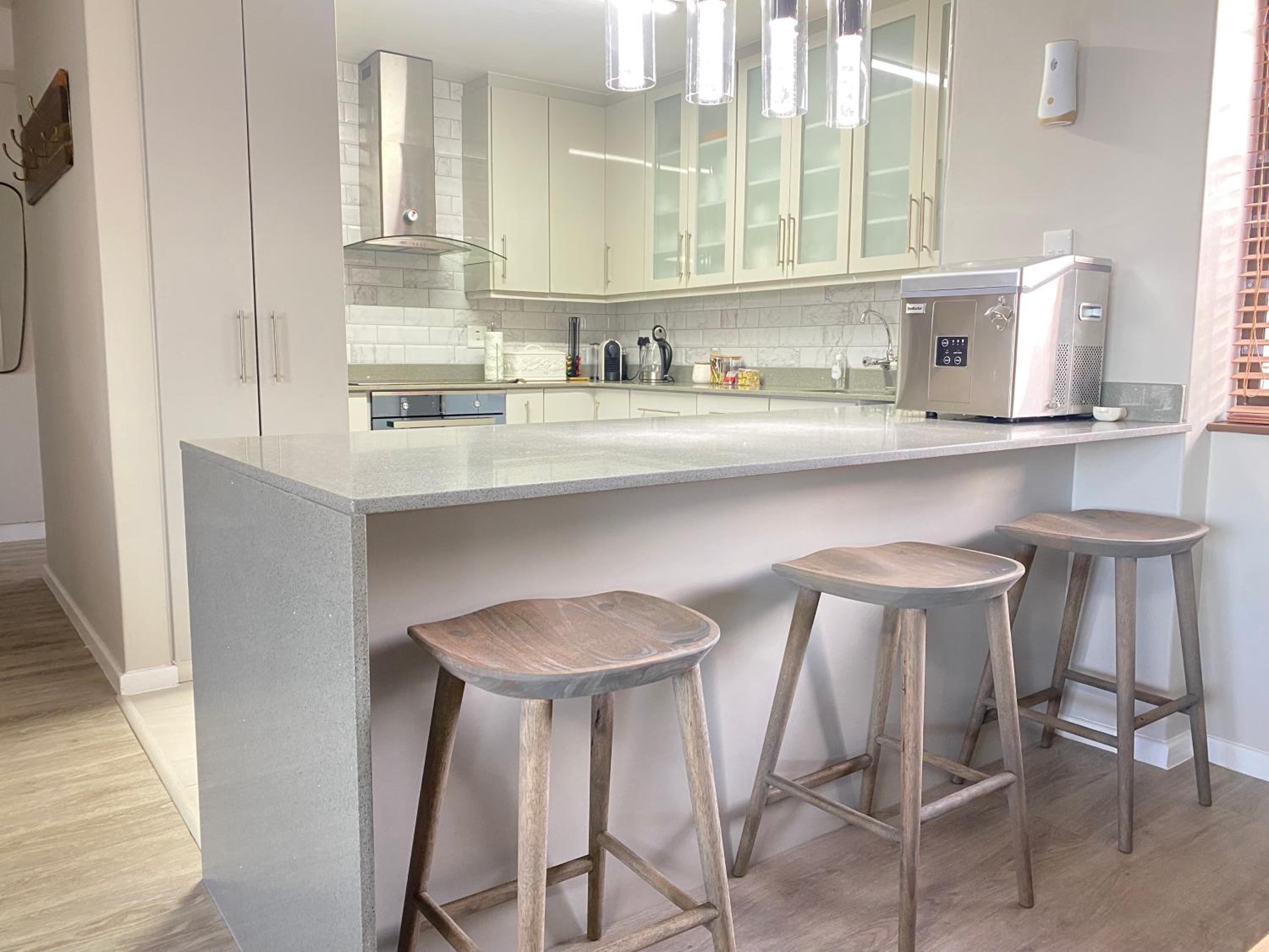Luxury Apartment - Photo 11