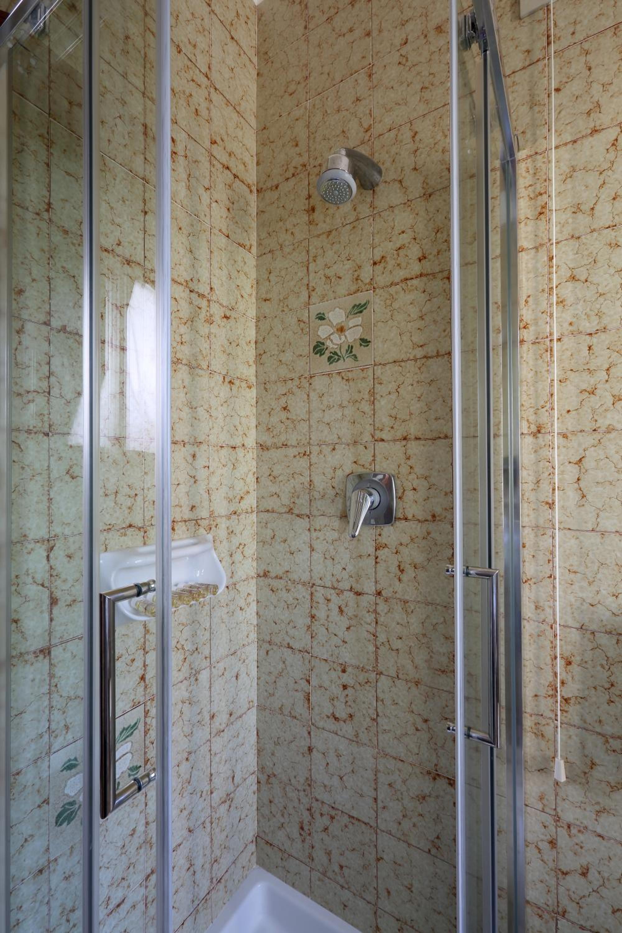 Economy Triple Room with Sea View - Photo 26