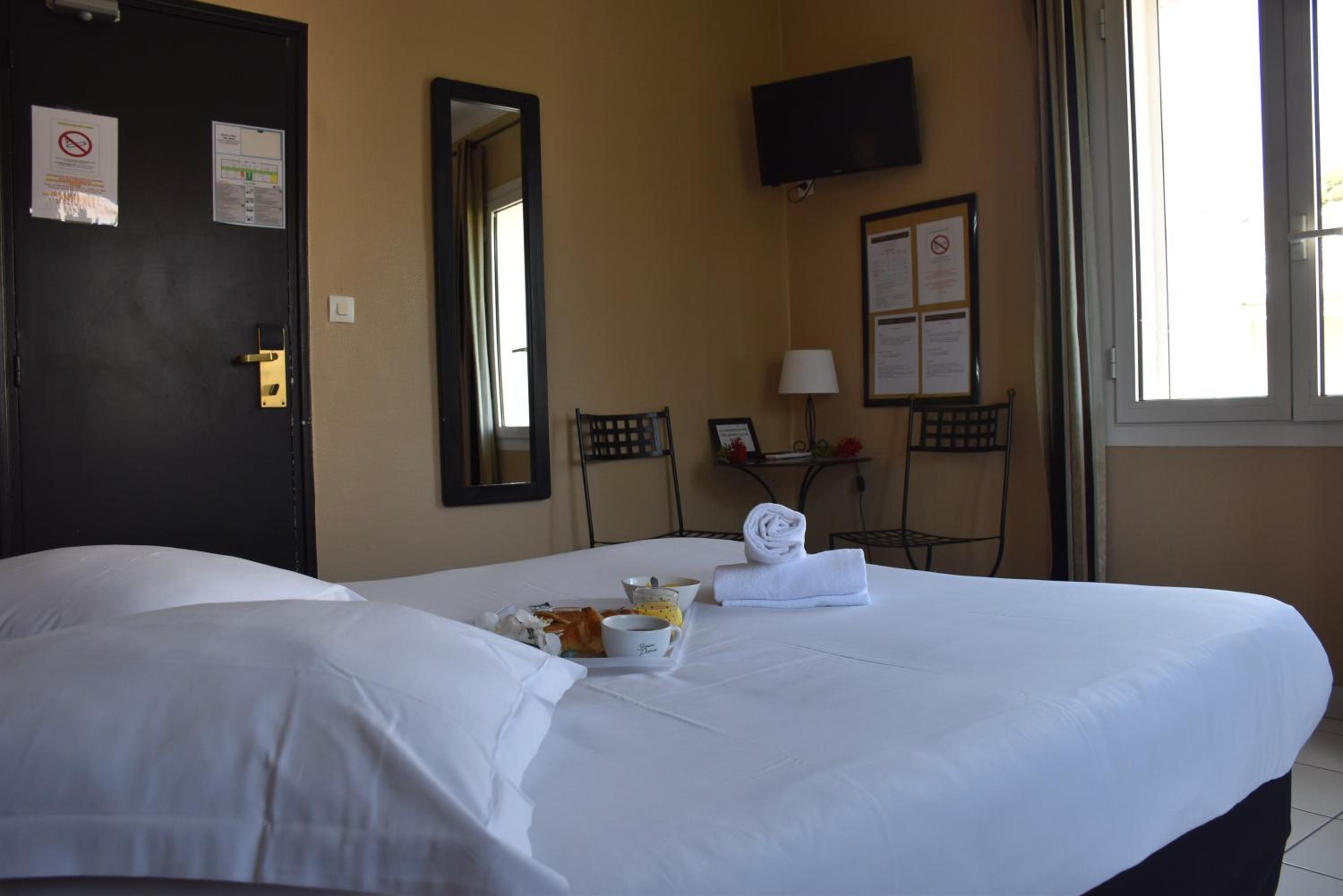 Standard Double Room - Photo 1
