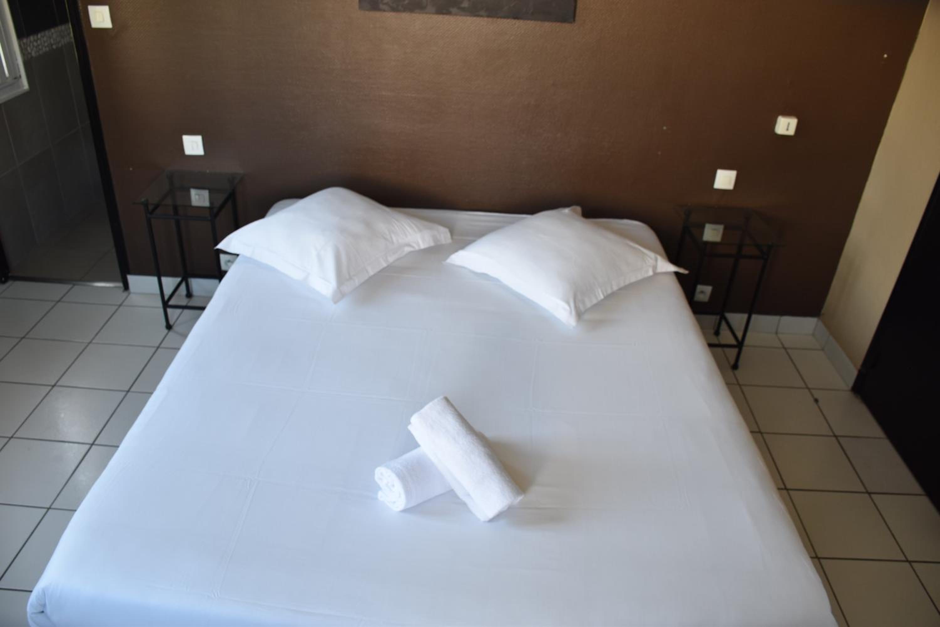 Standard Double Room - Photo 3