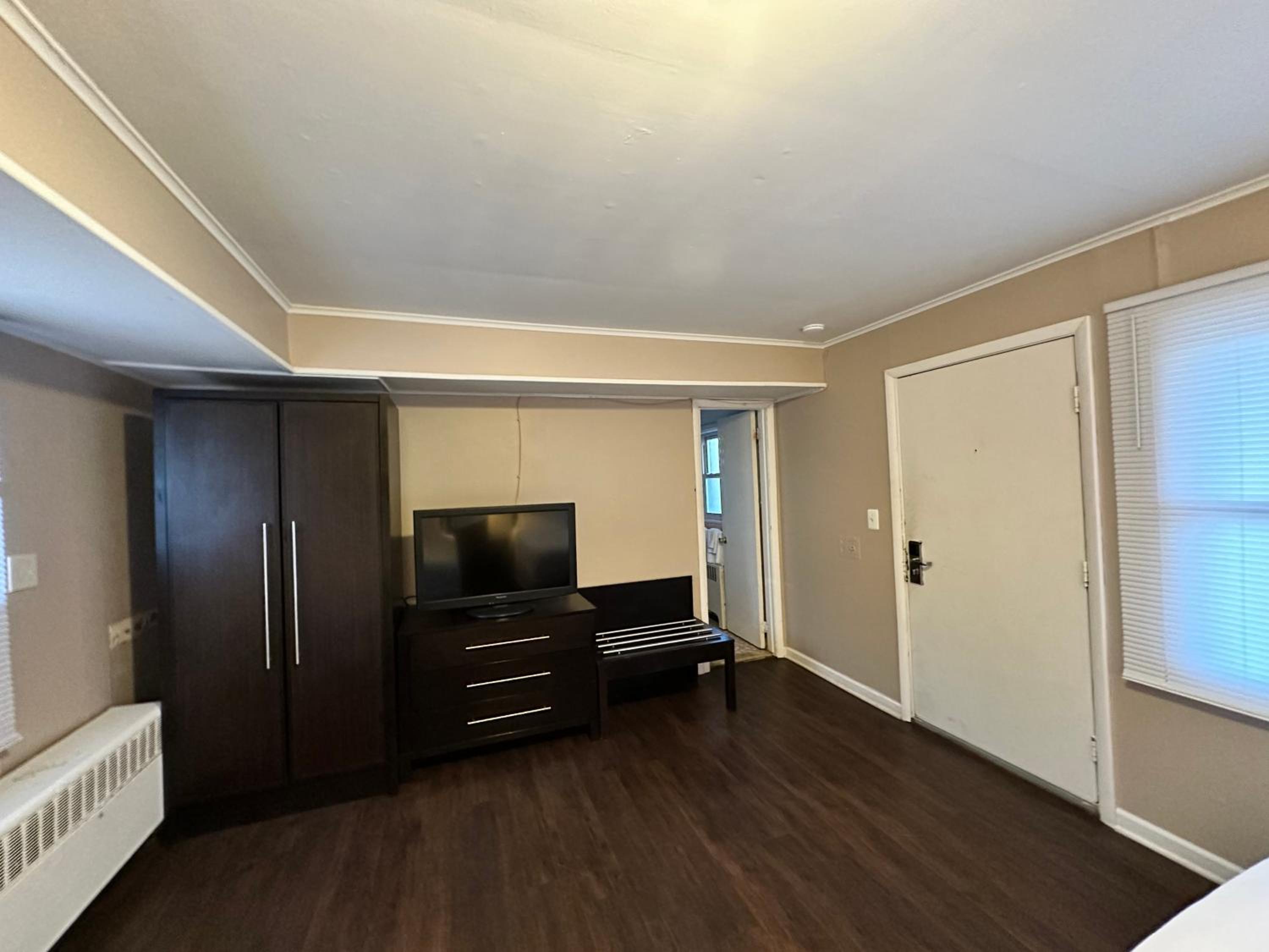 Queen Room with Two Queen Beds - Photo 2