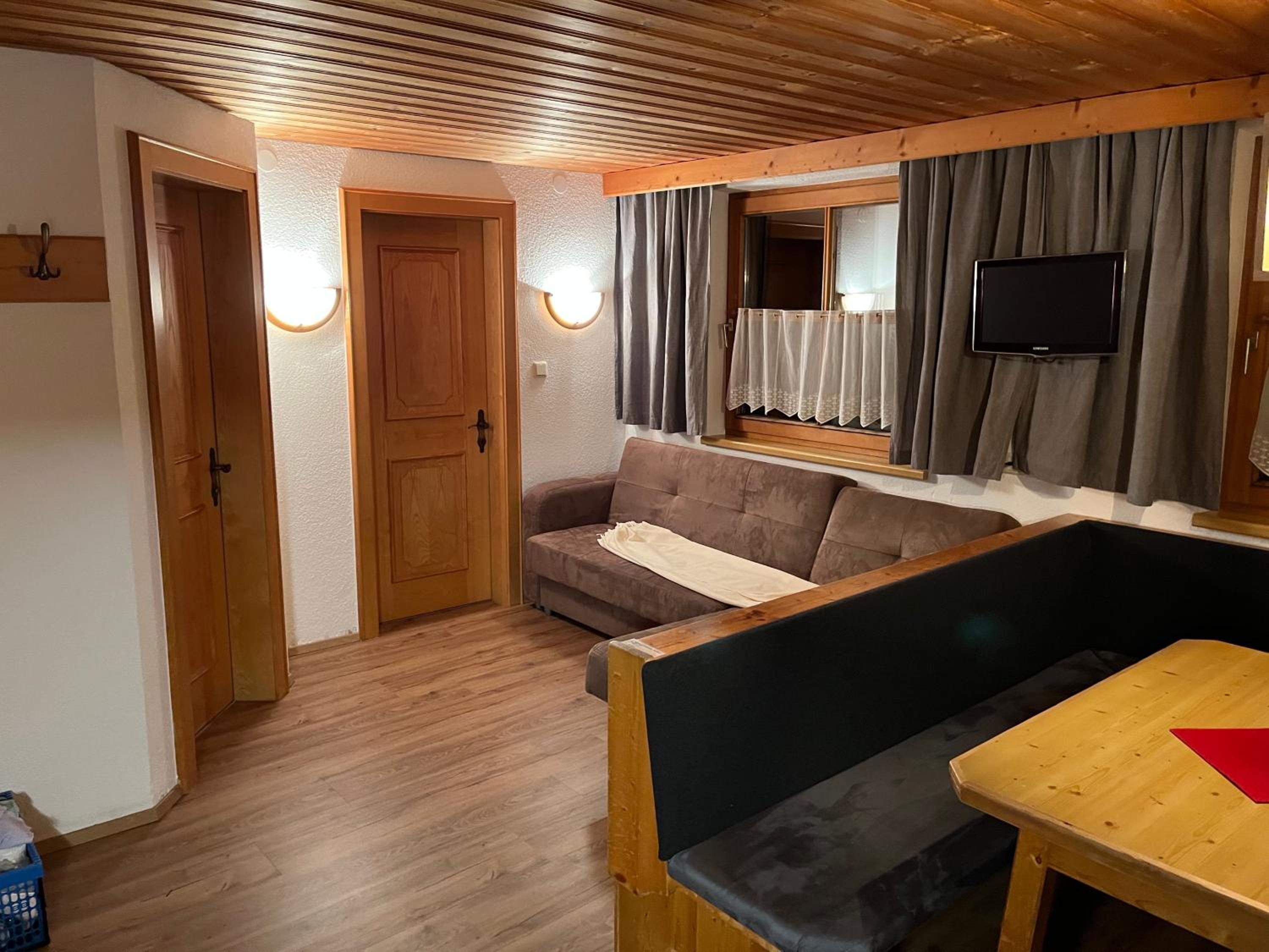 Apartment (4 Adults)