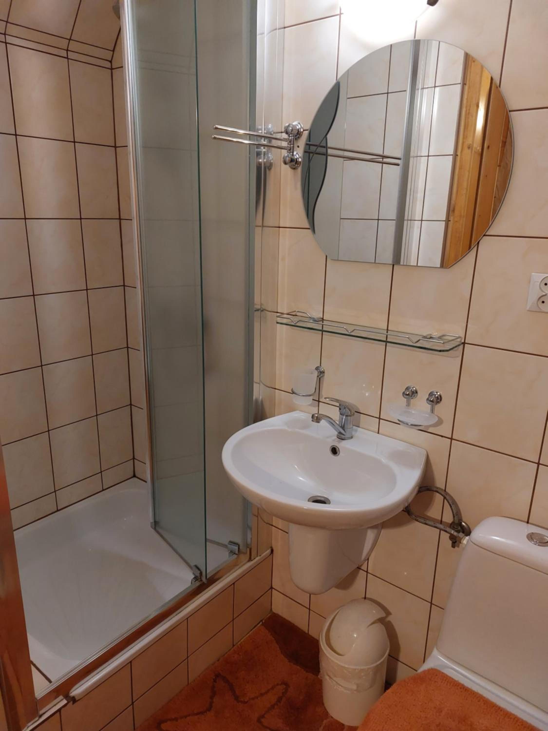 Double Room with Private Bathroom - Photo 4