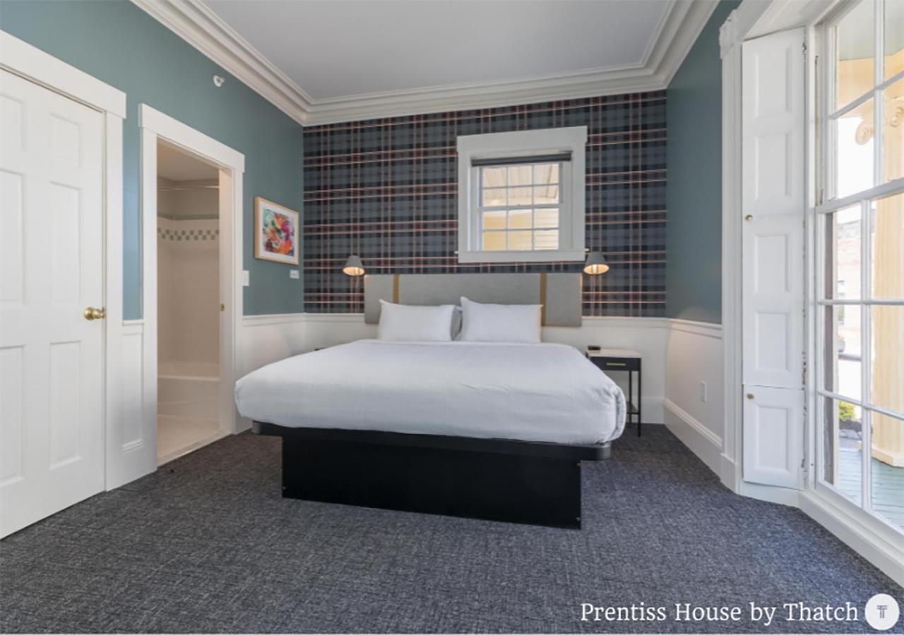 Standard King Room photo 1