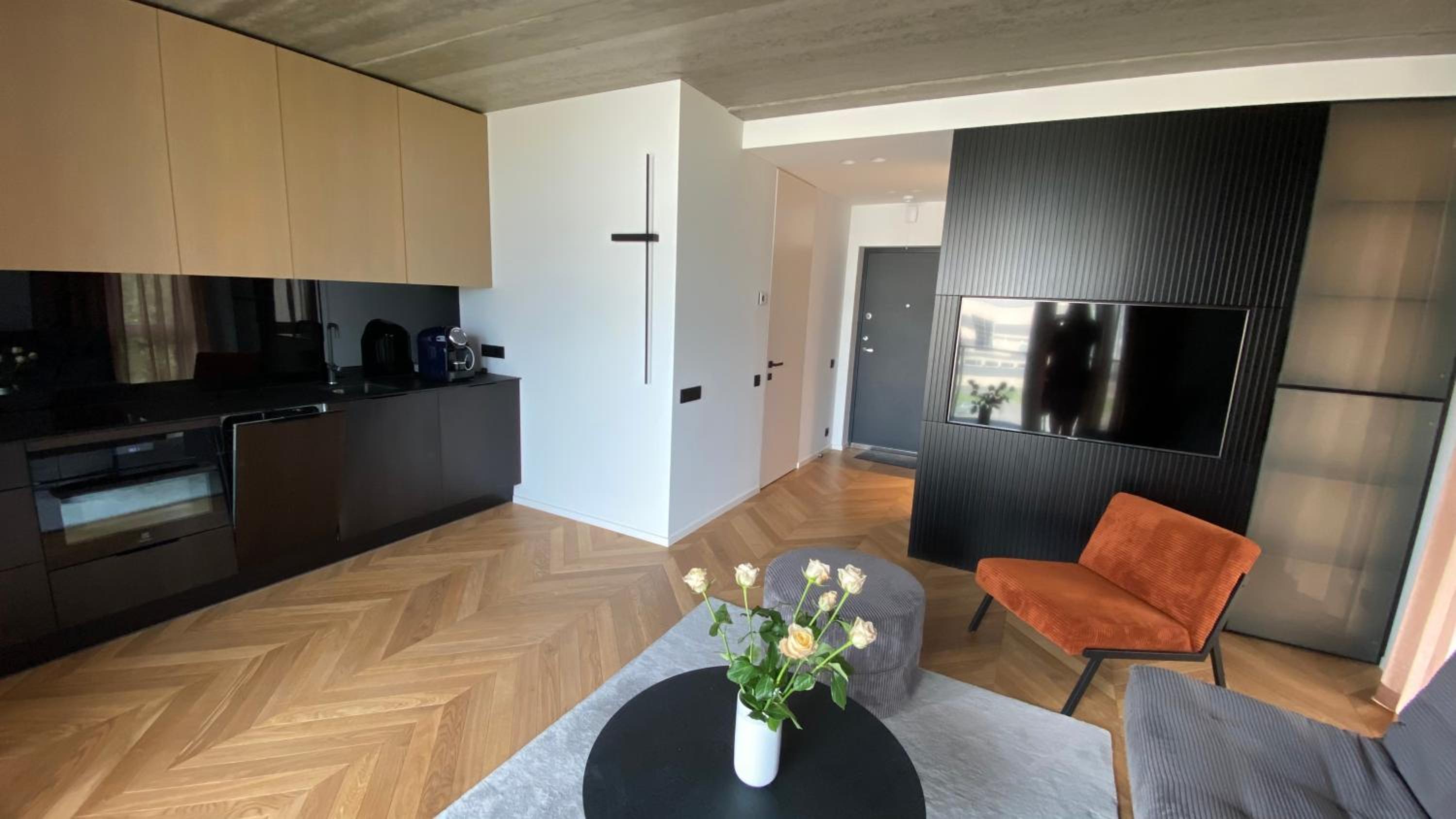 One-Bedroom Apartment - Photo 1