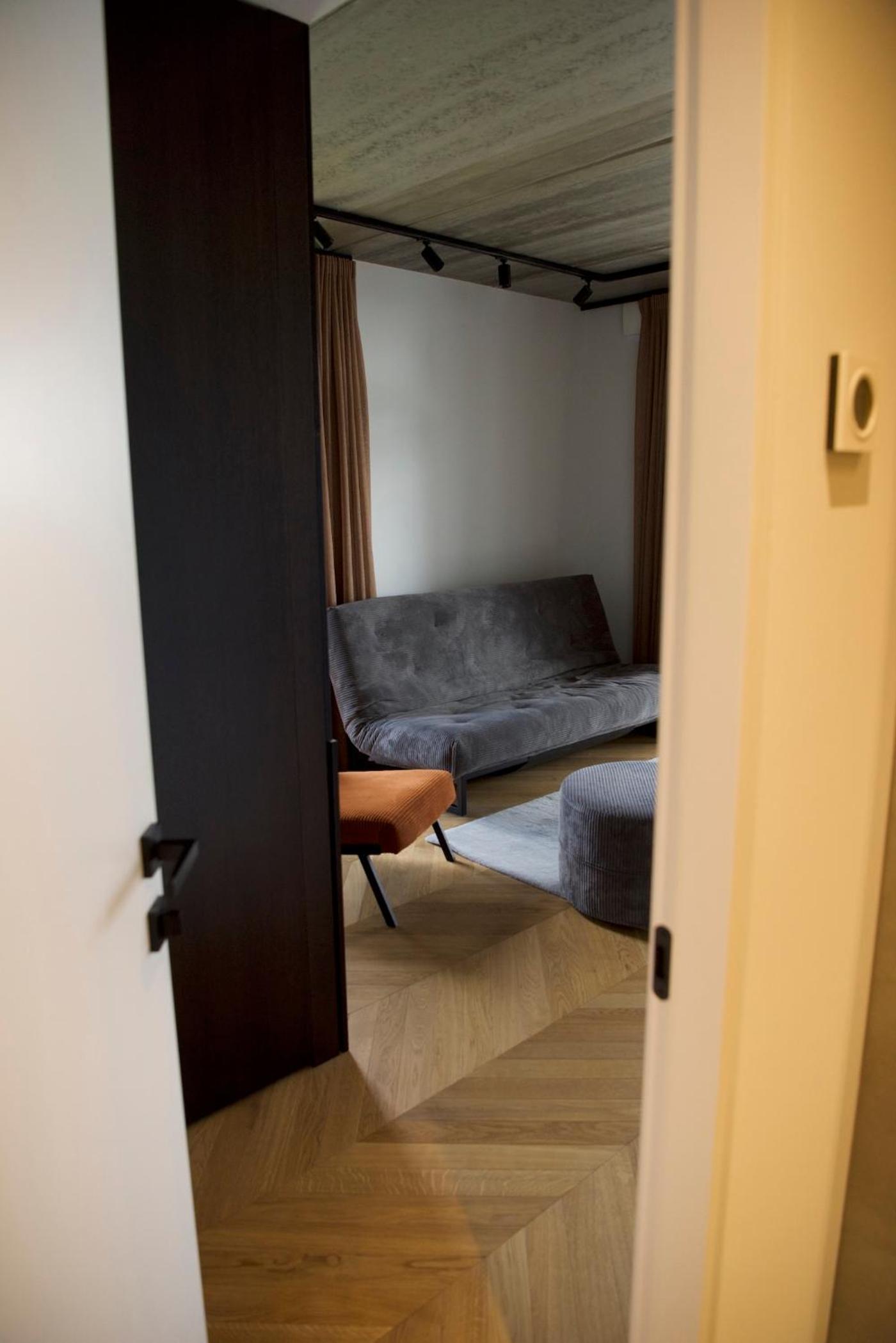 One-Bedroom Apartment - Photo 3
