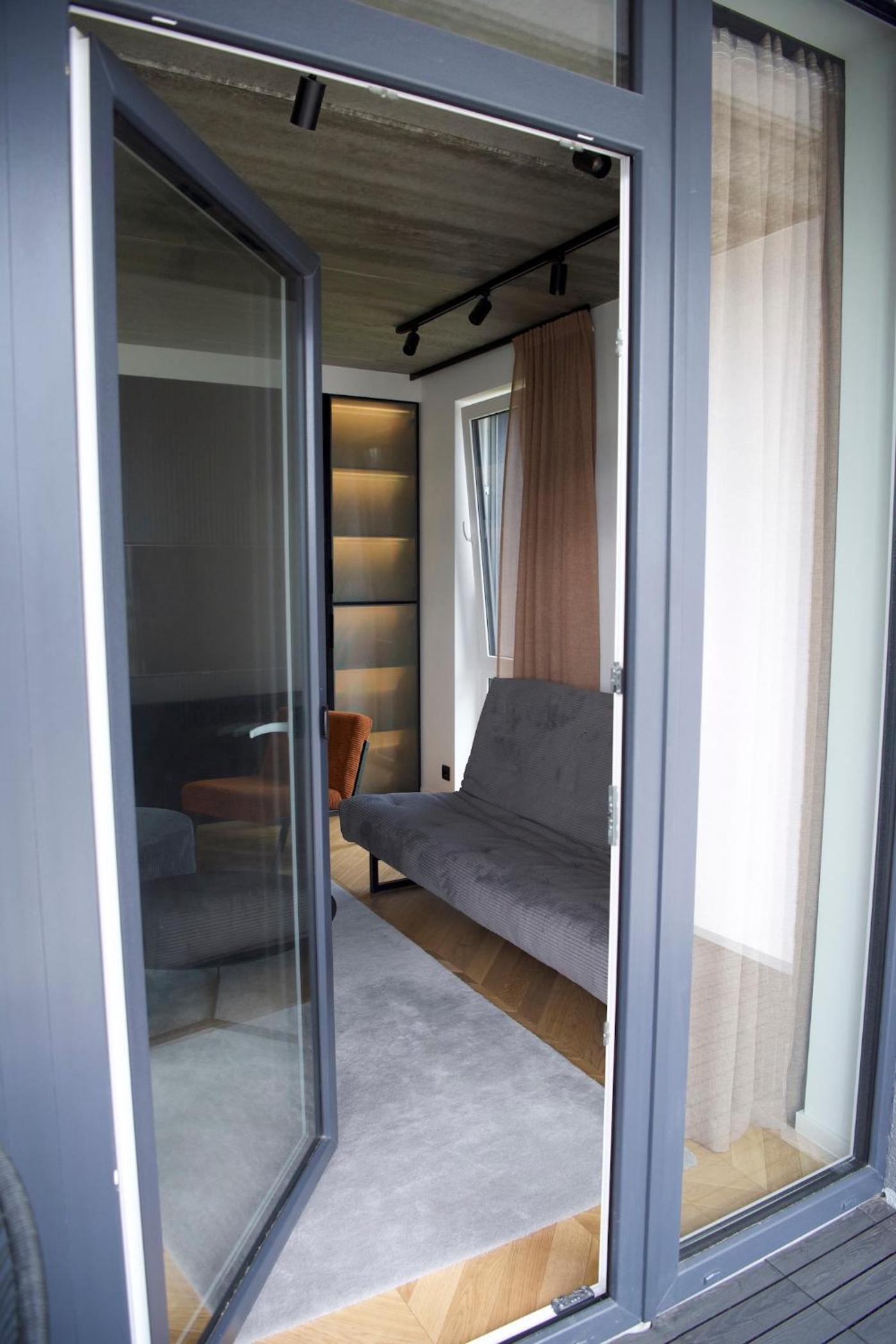 One-Bedroom Apartment - Photo 9