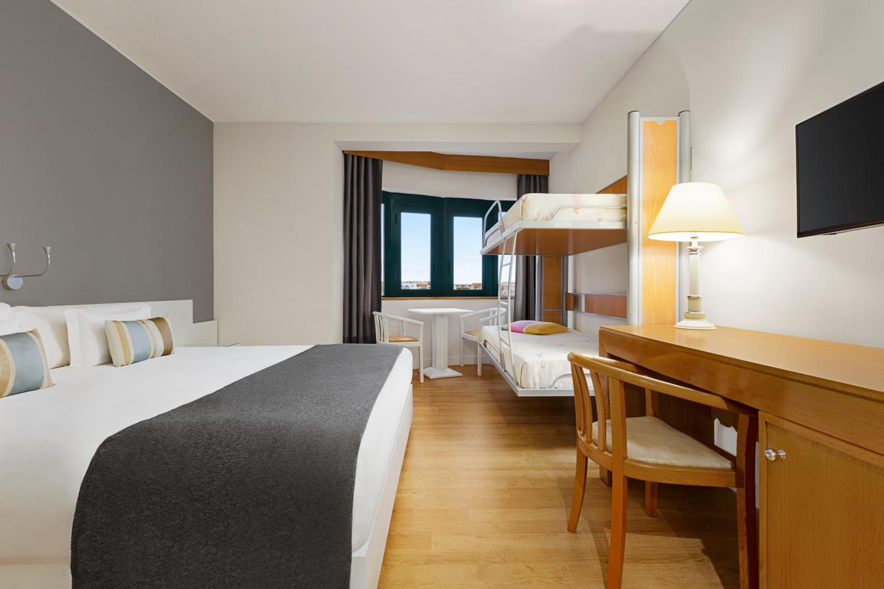 1 King Bed and 1 Bunk Bed, Non Smoking