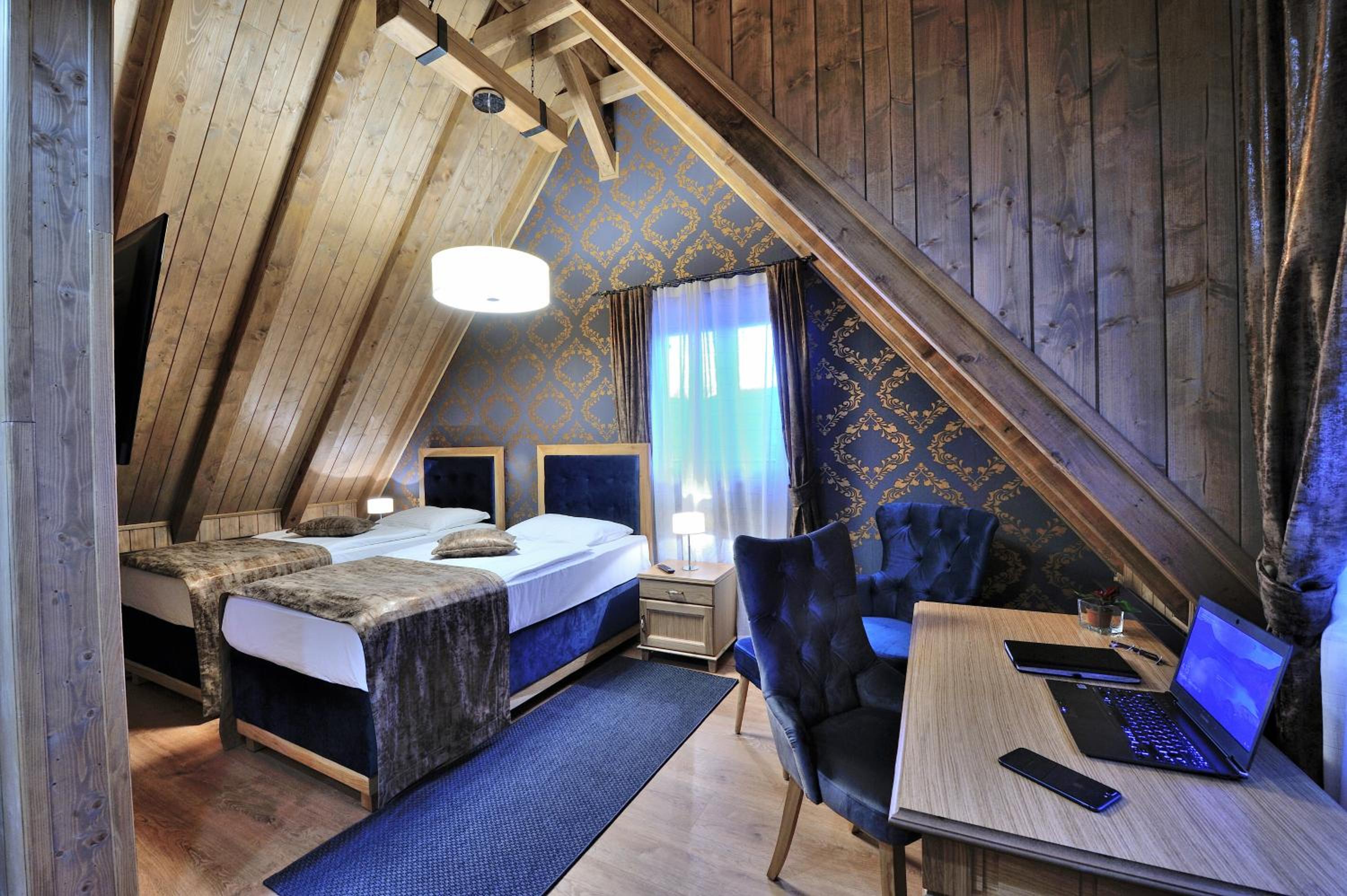 Four-Bedroom House - Photo 12