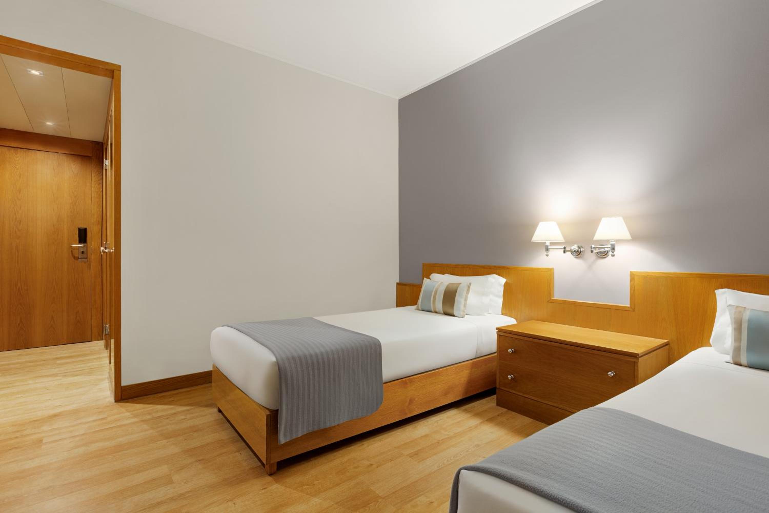 Twin Room - Disability Access photo 2