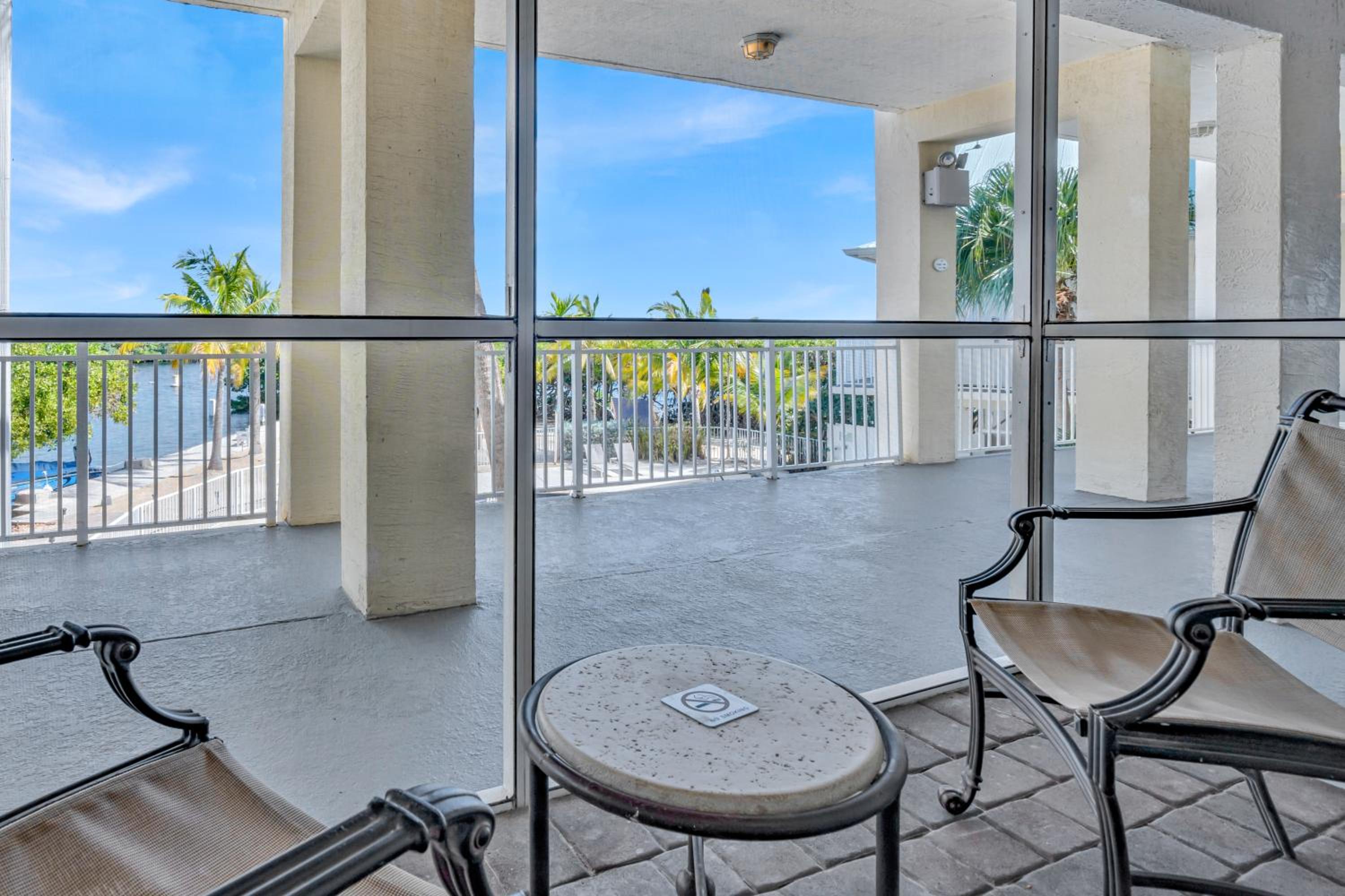 One-Bedroom King Suite with Ocean View - Non-Smoking - Photo 7