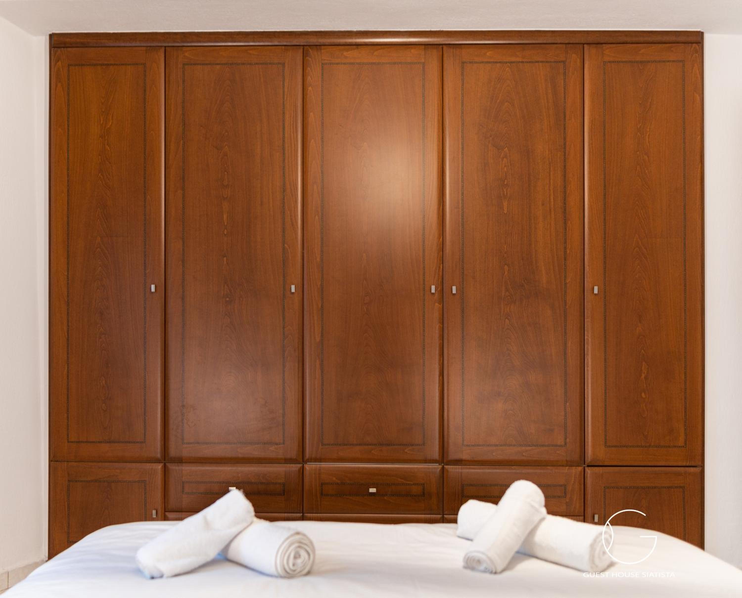 Three-Bedroom House - Photo 1