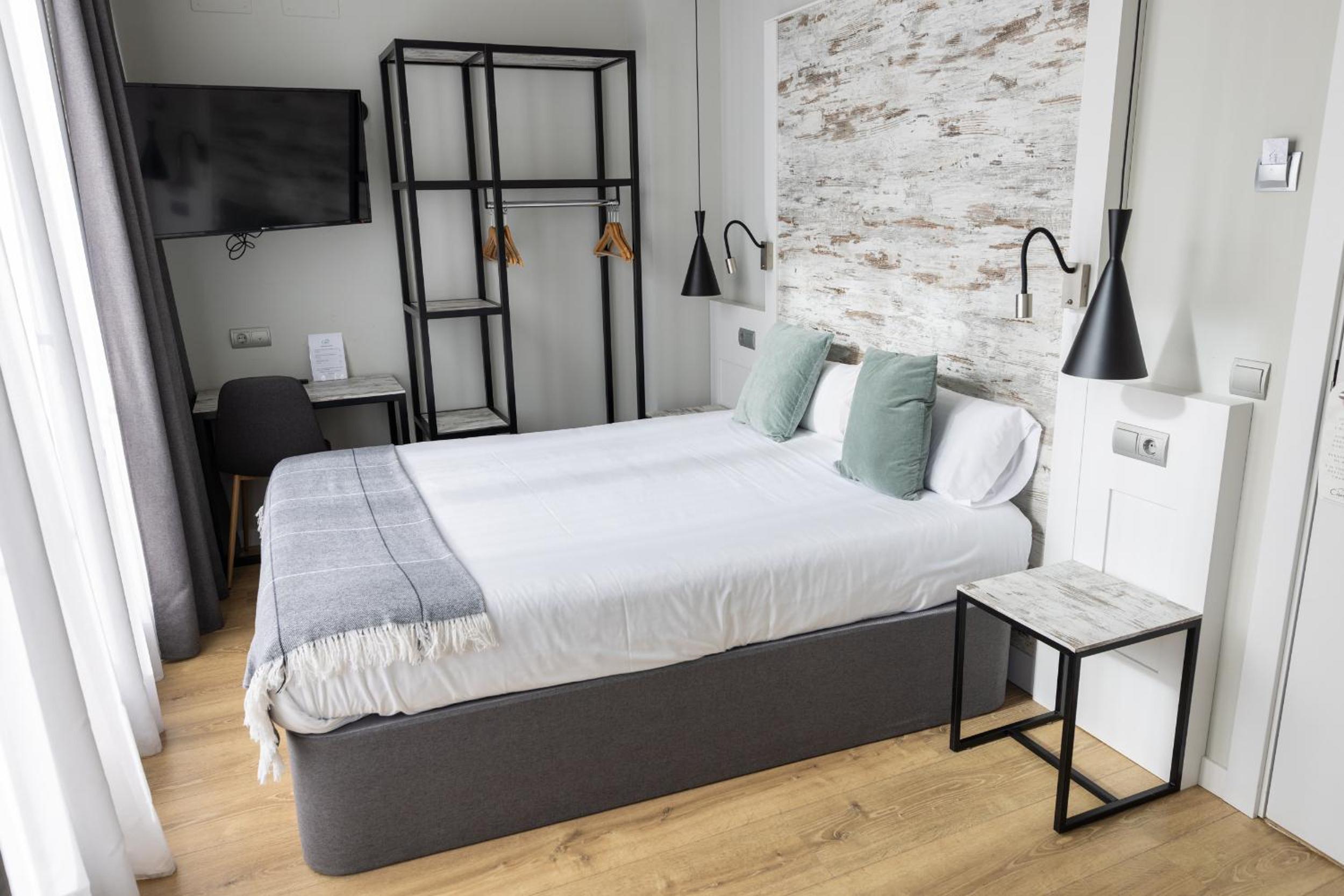 Double Room - Photo 2
