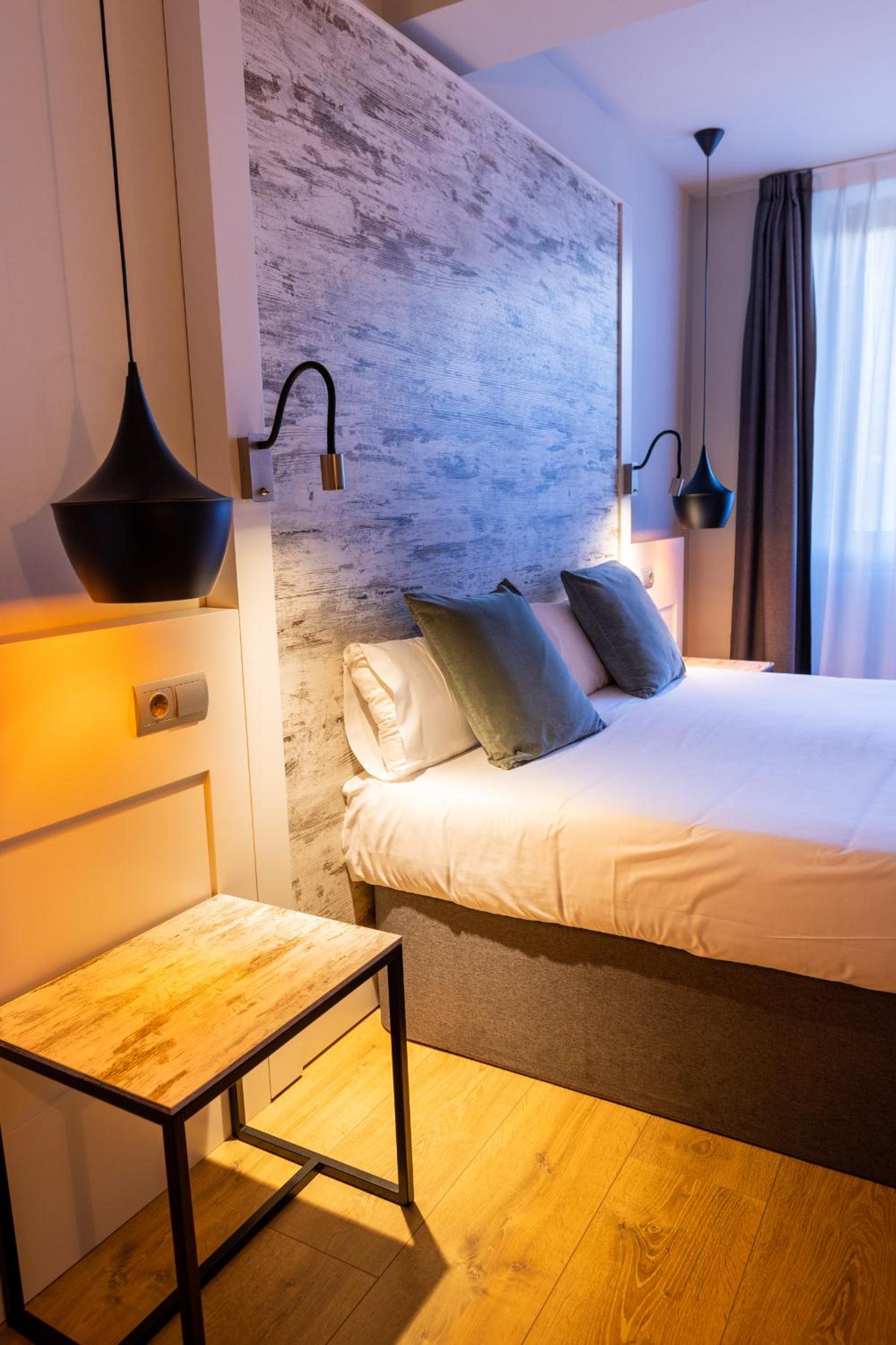 Double Room - Photo 5