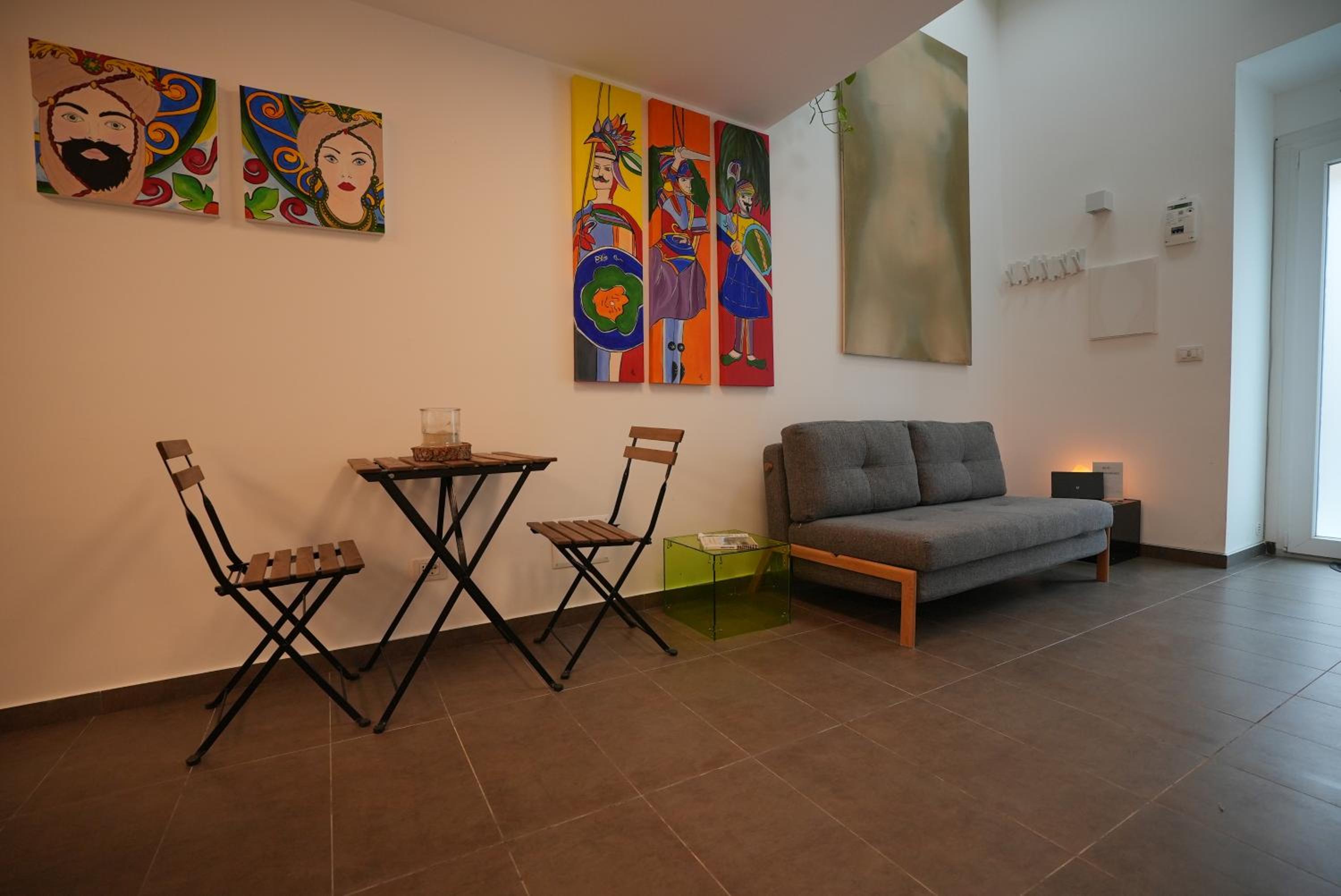 One-Bedroom House photo 1