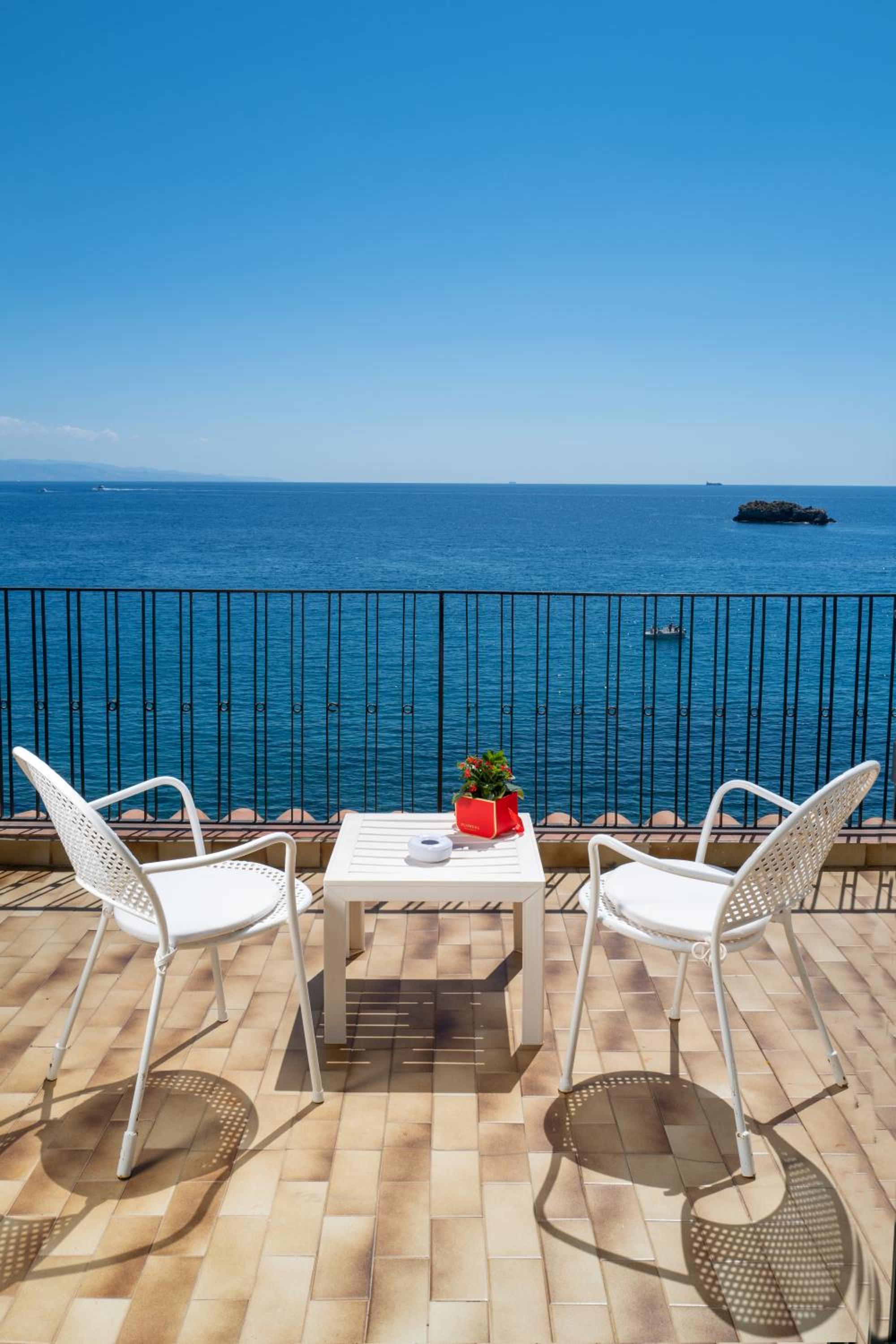 Superior Double or Twin Room with Sea View - Photo 5