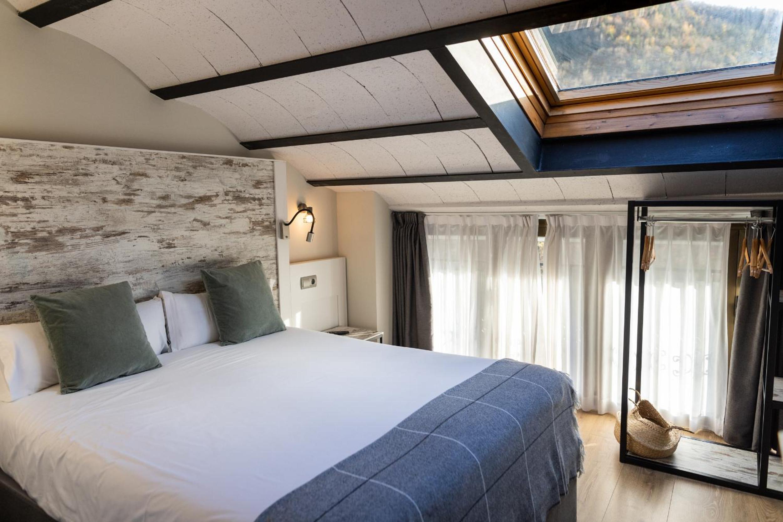 Double Room - Photo 7