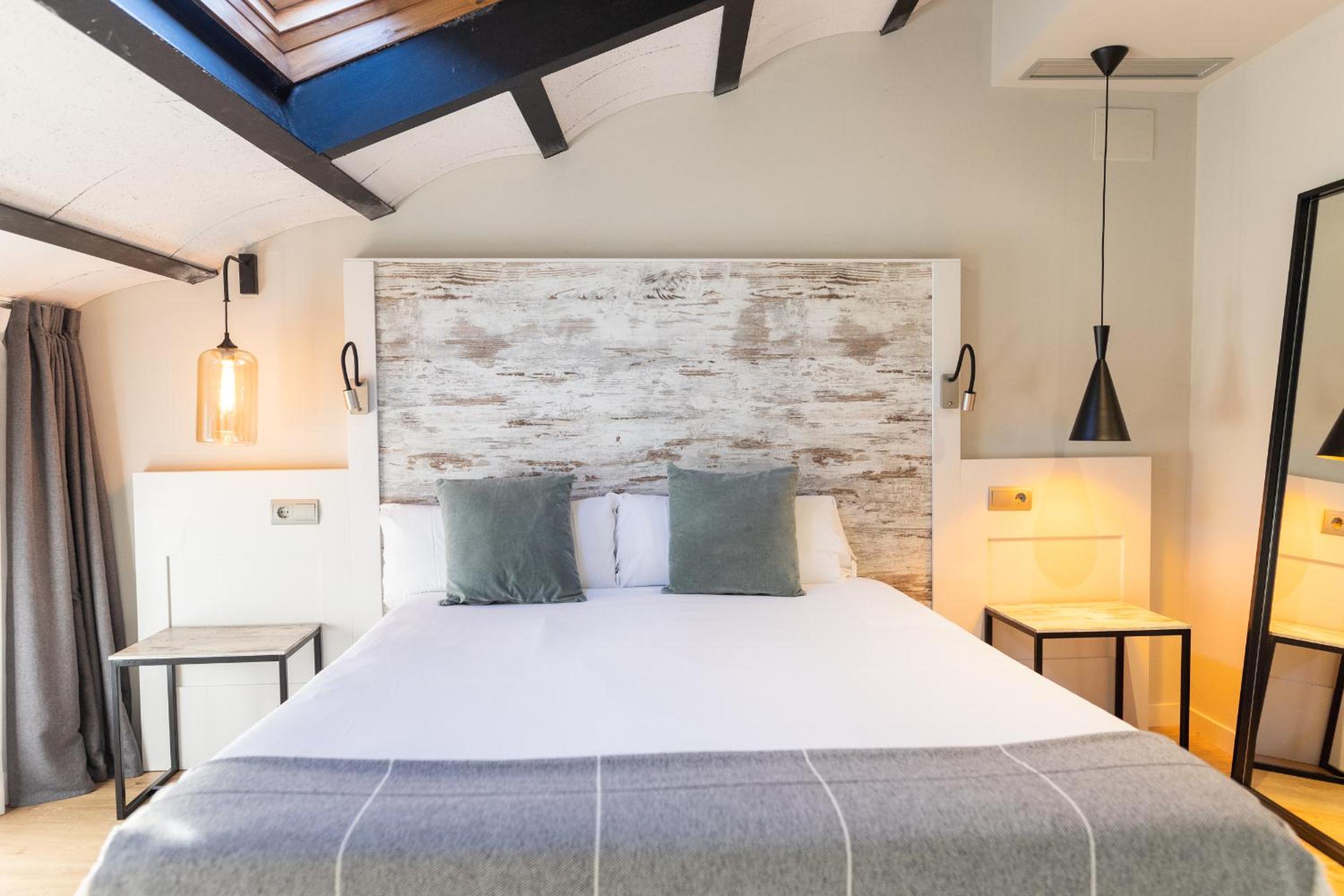 Double Room - Photo 8