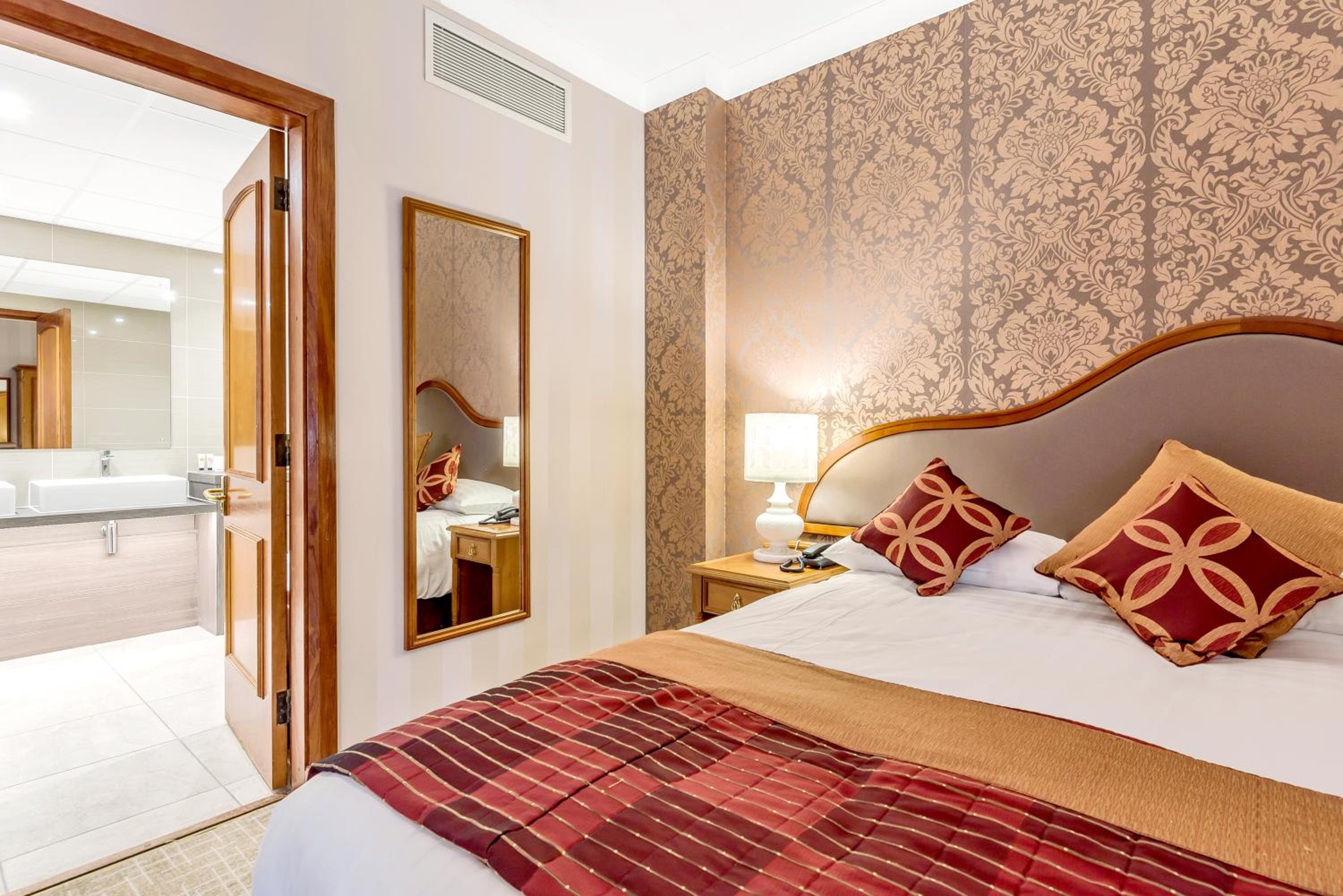 Suite with Spa Bath