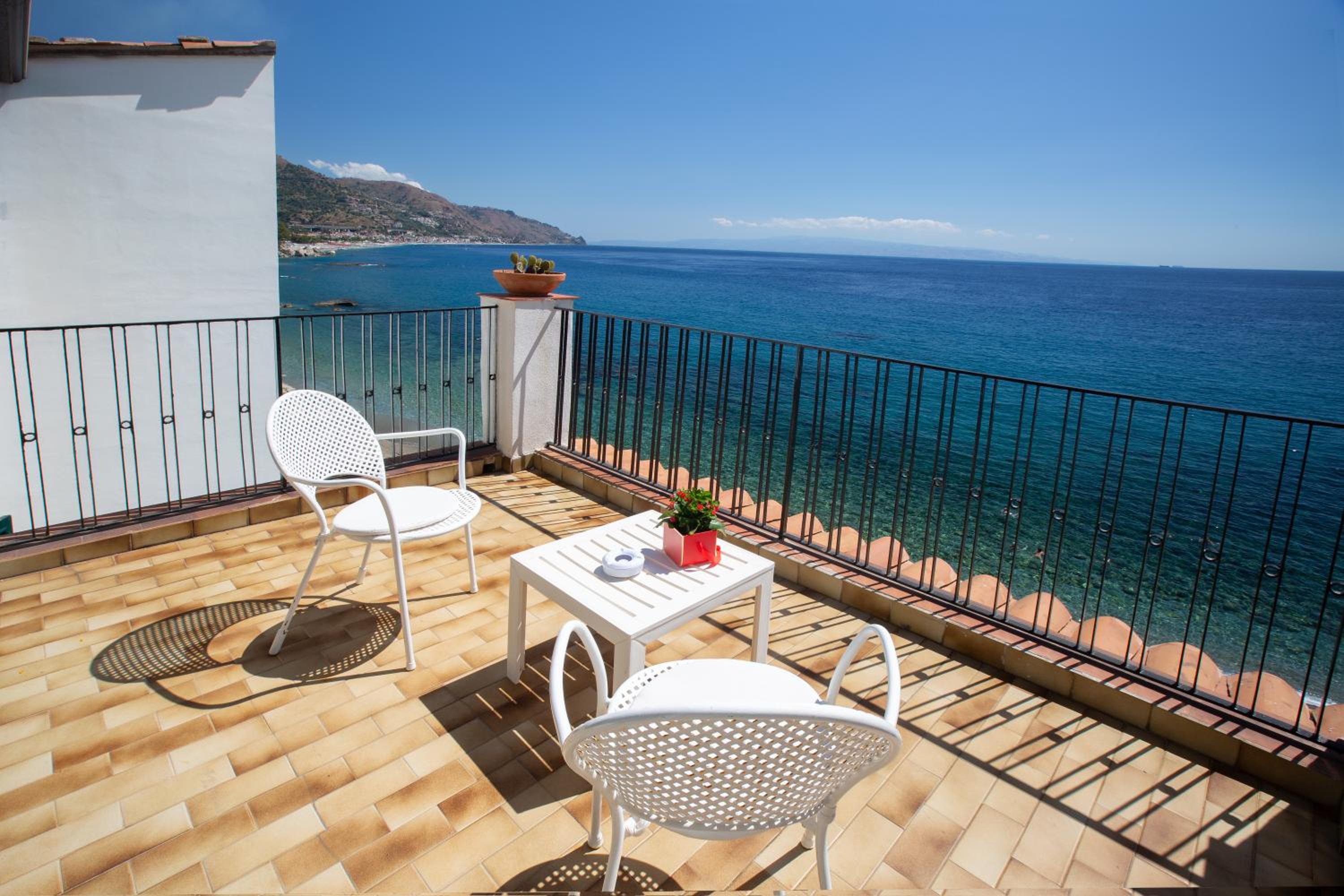 Superior Double or Twin Room with Sea View - Photo 12