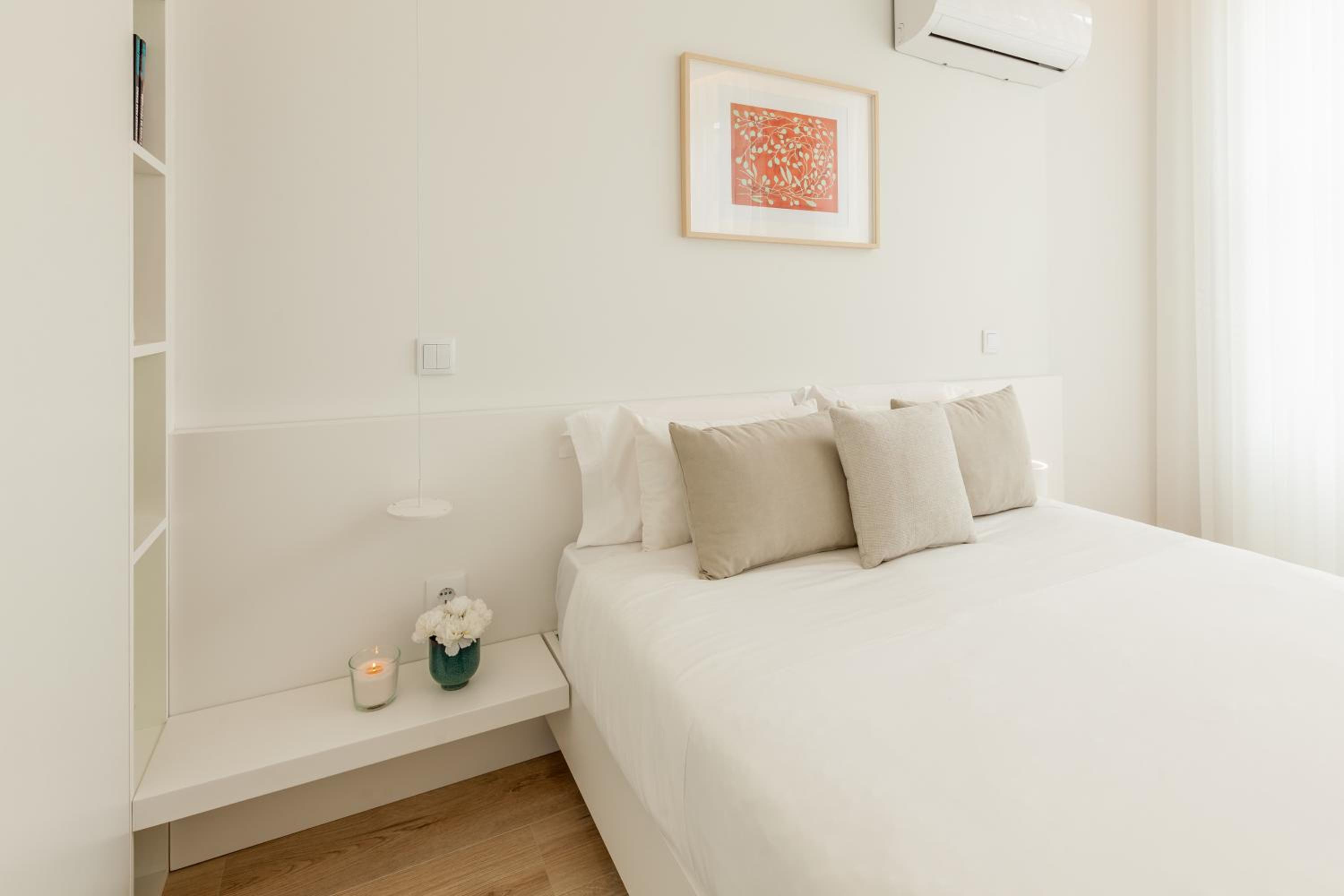One-Bedroom Apartment photo 1
