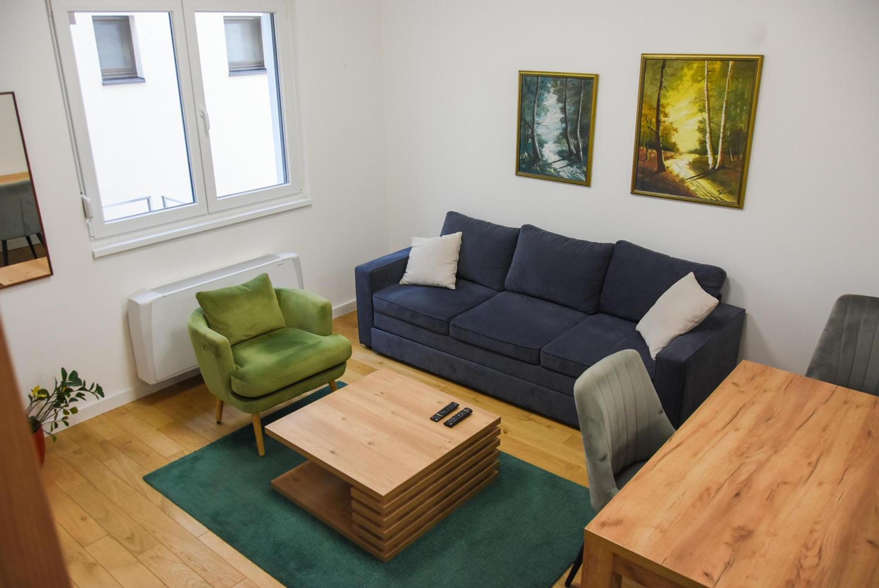 One-Bedroom Apartment photo 1