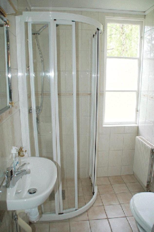 Single Room with Shared Bathroom photo 3